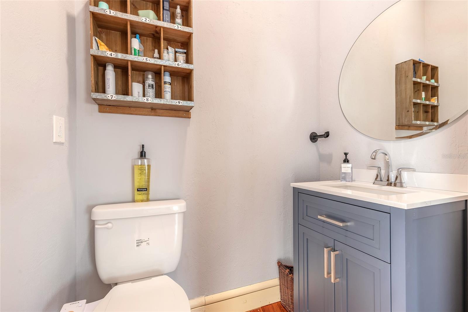 Listing photo id 45 for 1112 Riverside Drive