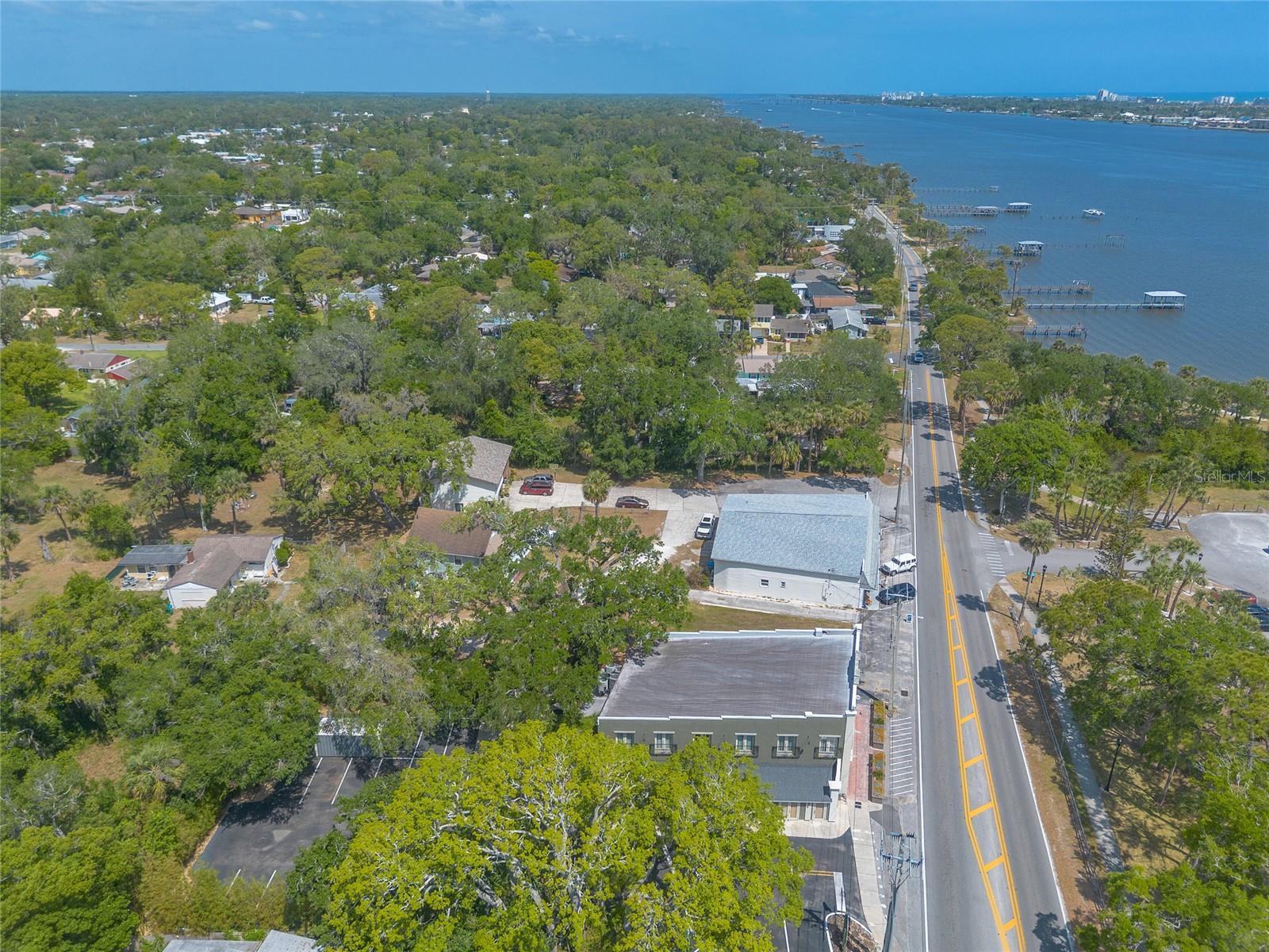 Listing photo id 47 for 1112 Riverside Drive