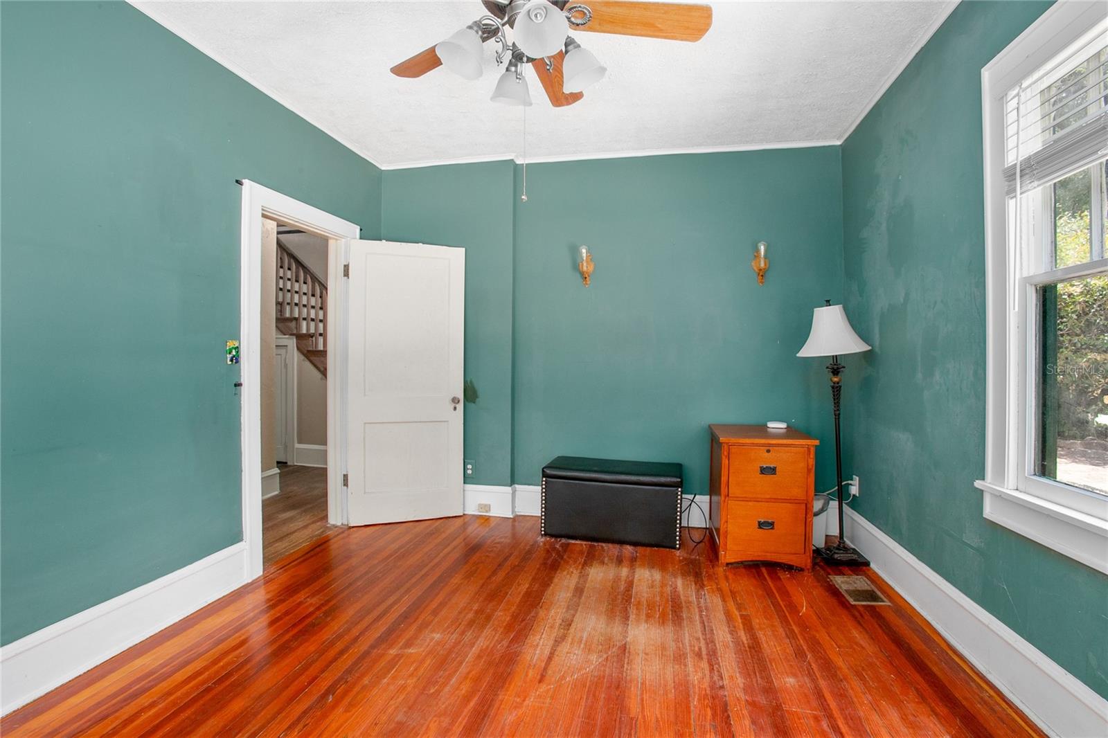 Image 16 of 49 For 257 Huntington Drive