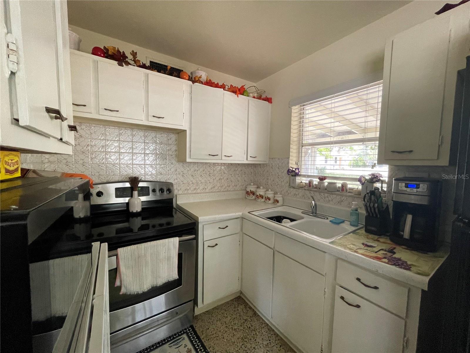 Image 5 of 21 For 2332 Hadley Street