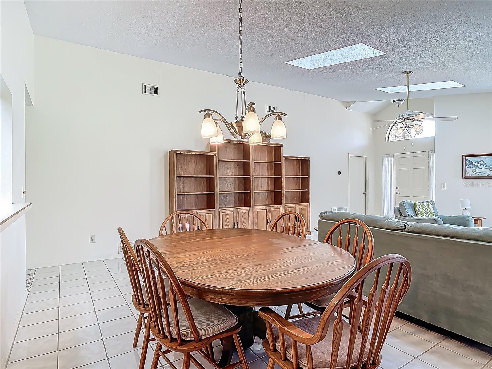 Image 11 of 56 For 907 Silver Leaf Place