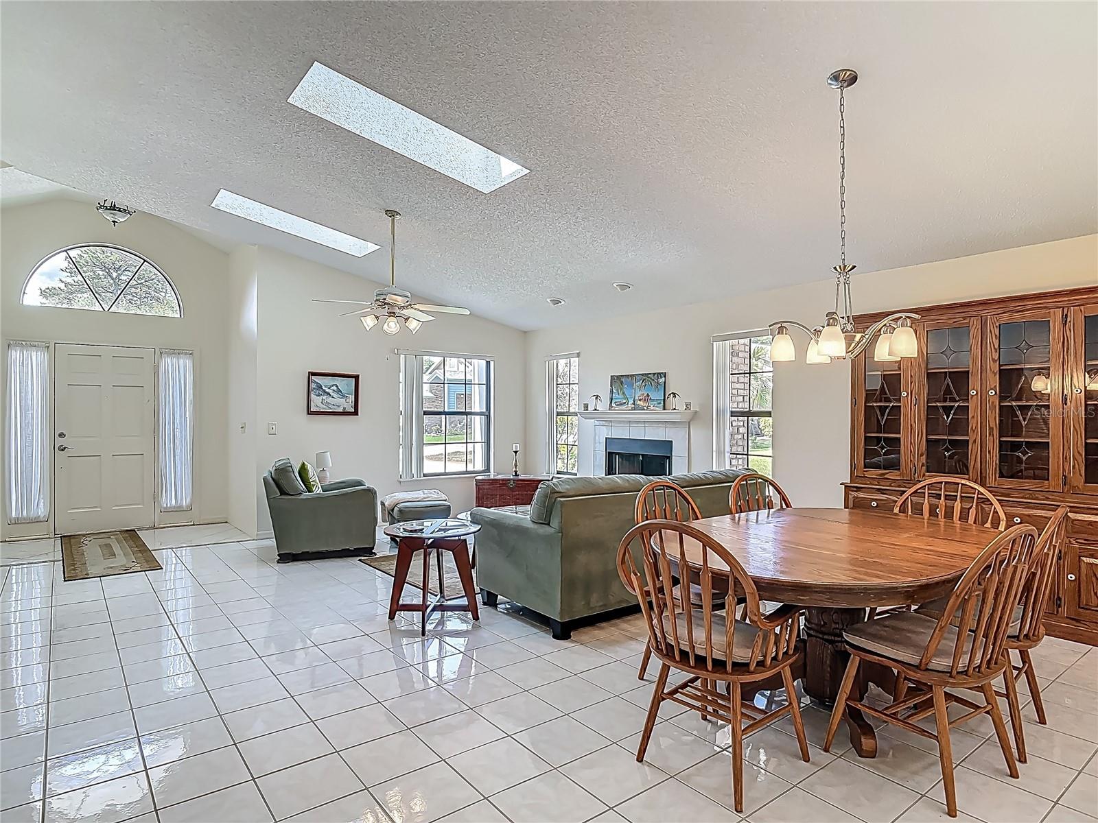 Image 13 of 56 For 907 Silver Leaf Place