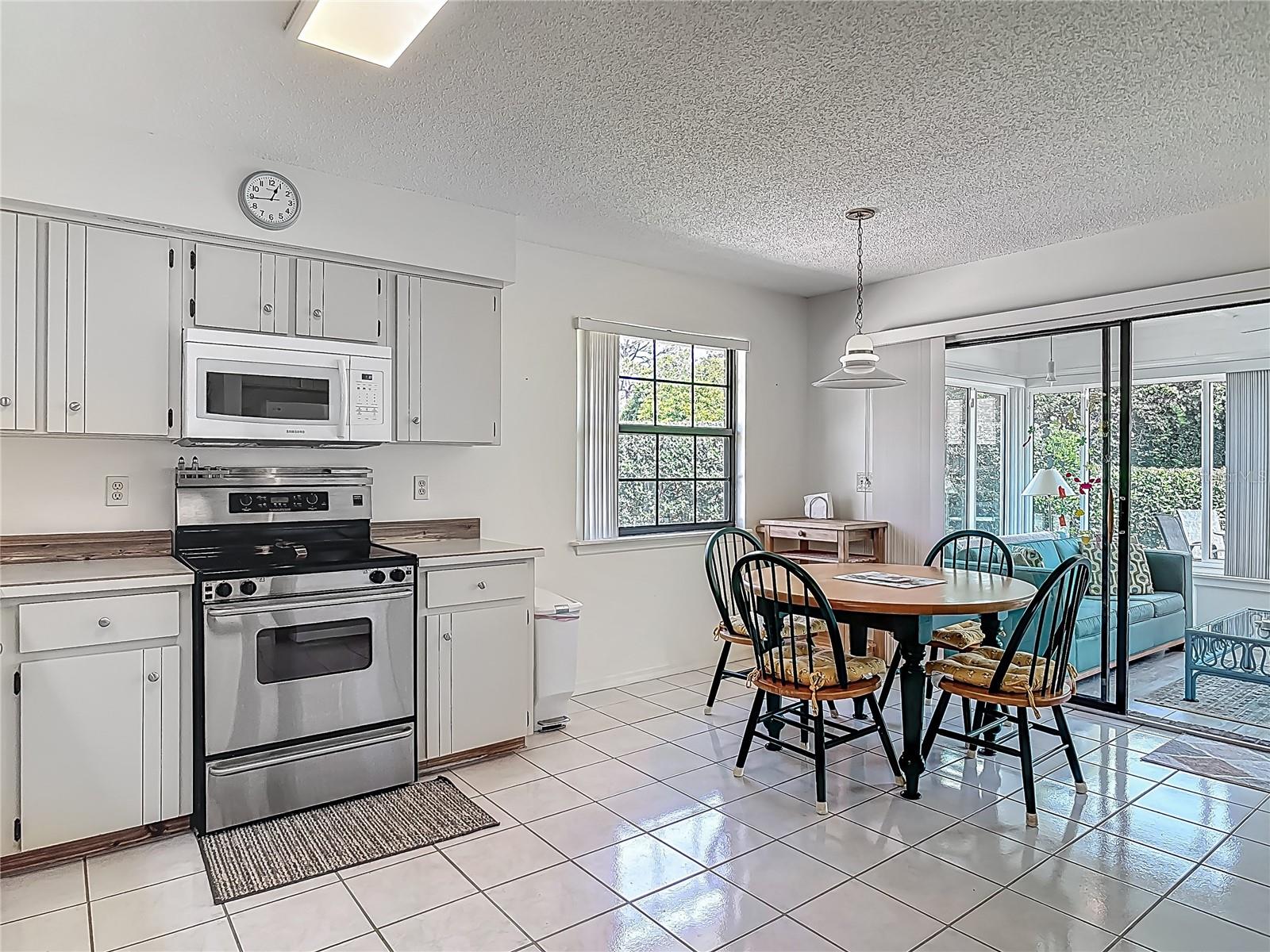 Image 15 of 56 For 907 Silver Leaf Place
