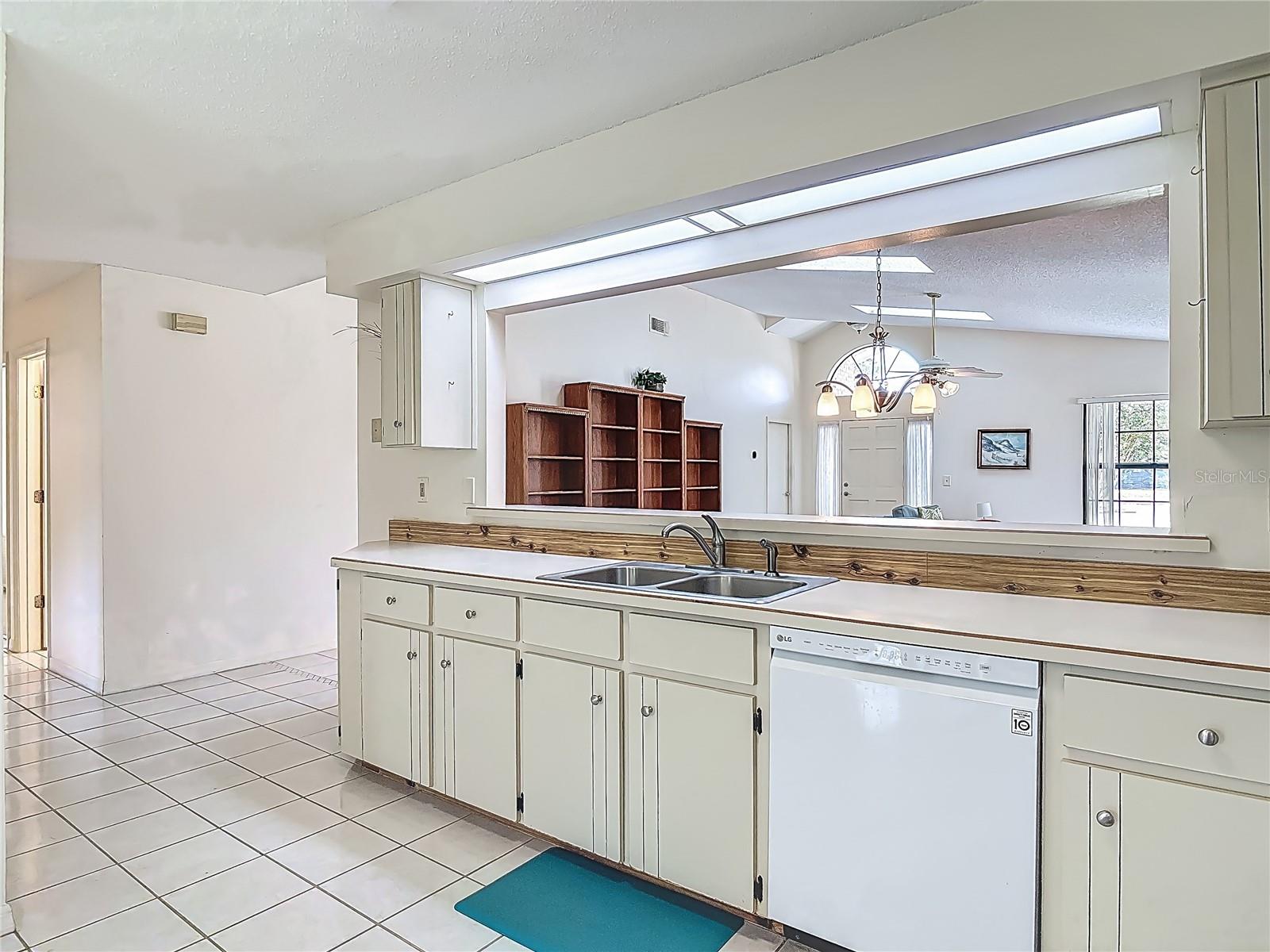 Image 17 of 56 For 907 Silver Leaf Place