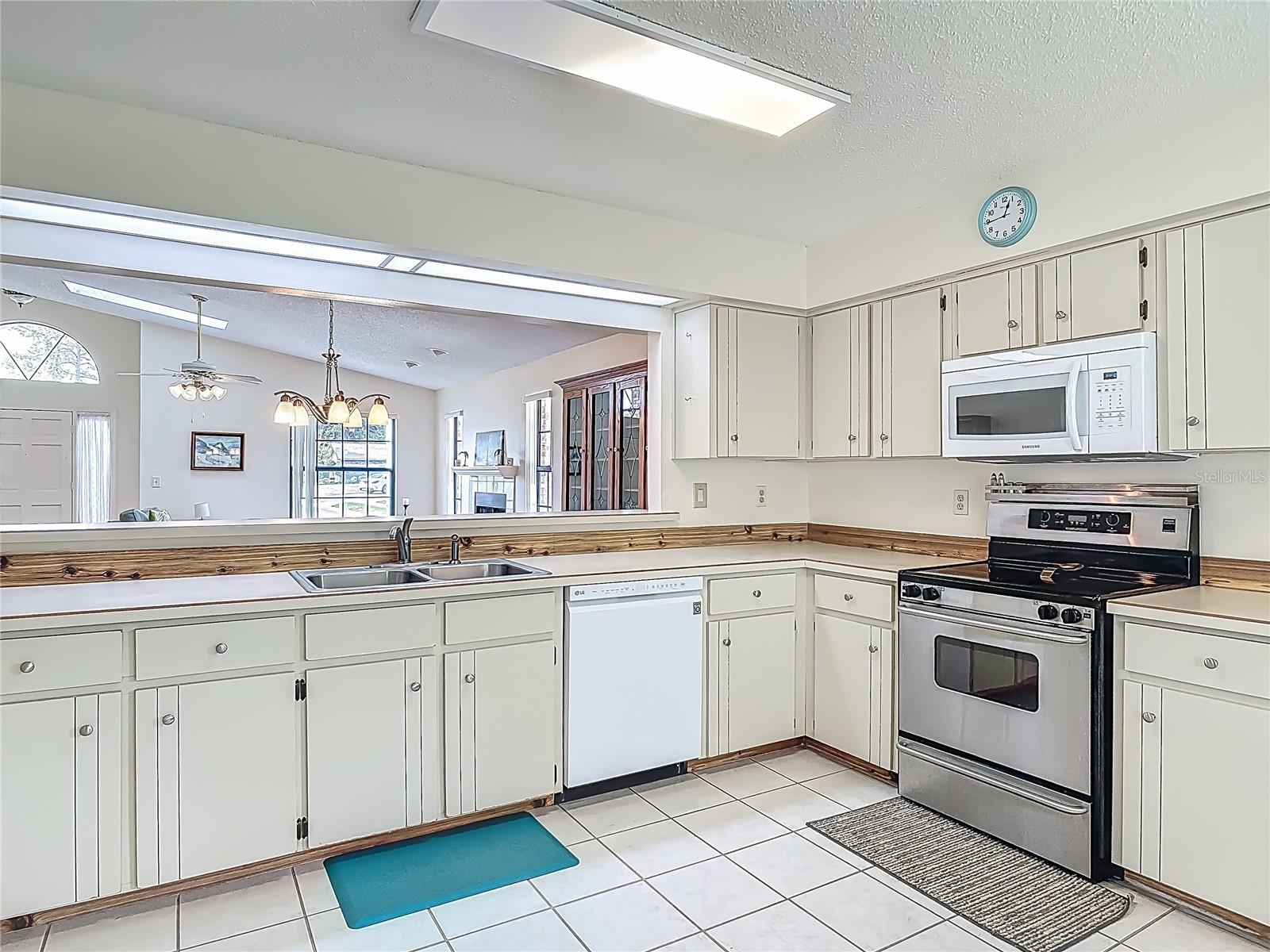 Image 20 of 56 For 907 Silver Leaf Place