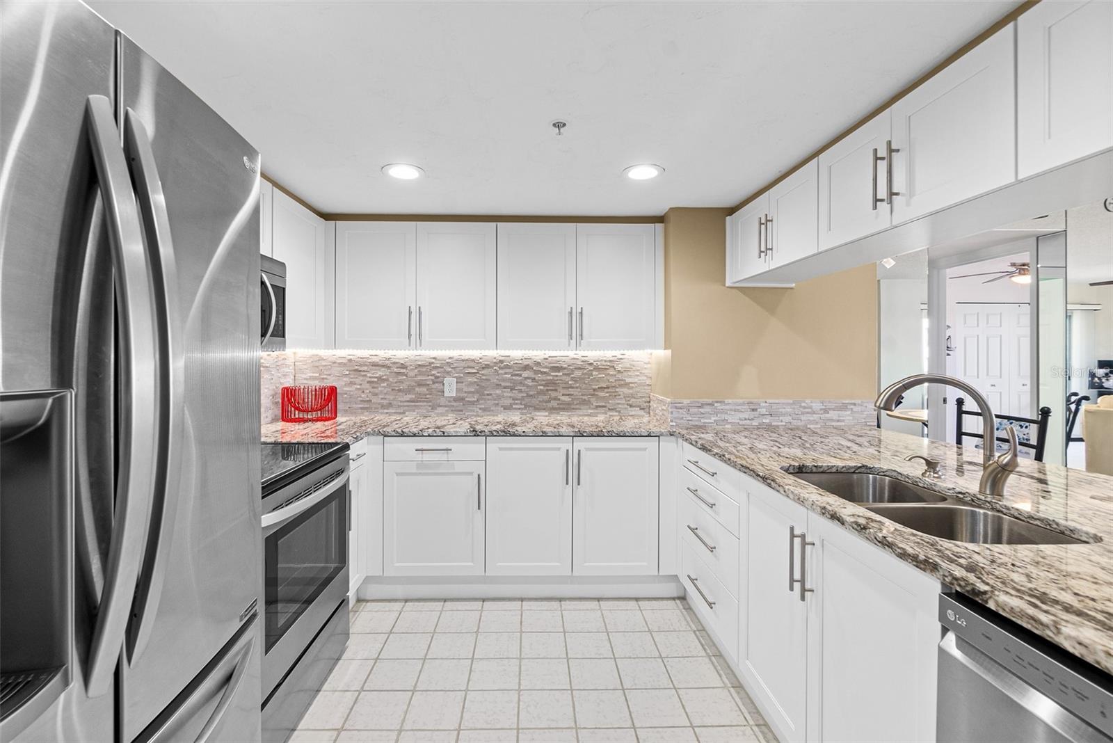 Image 16 of 57 For 2967 Atlantic Avenue 1601