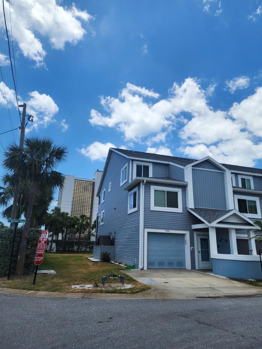 Image 2 of 47 For 900 Harbour House Drive