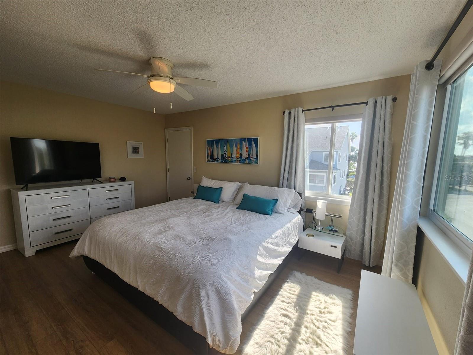 Image 33 of 47 For 900 Harbour House Drive