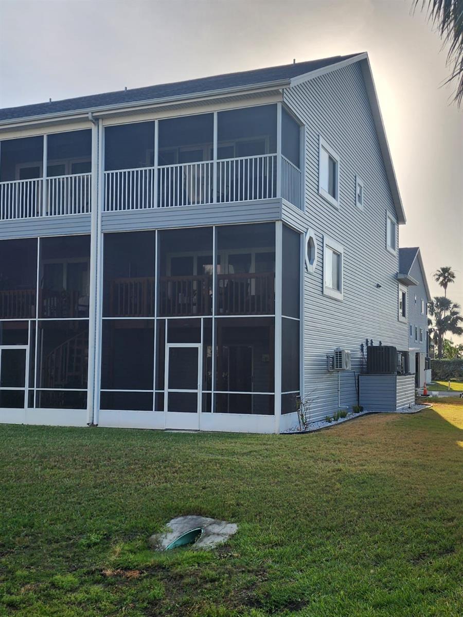 Image 8 of 47 For 900 Harbour House Drive