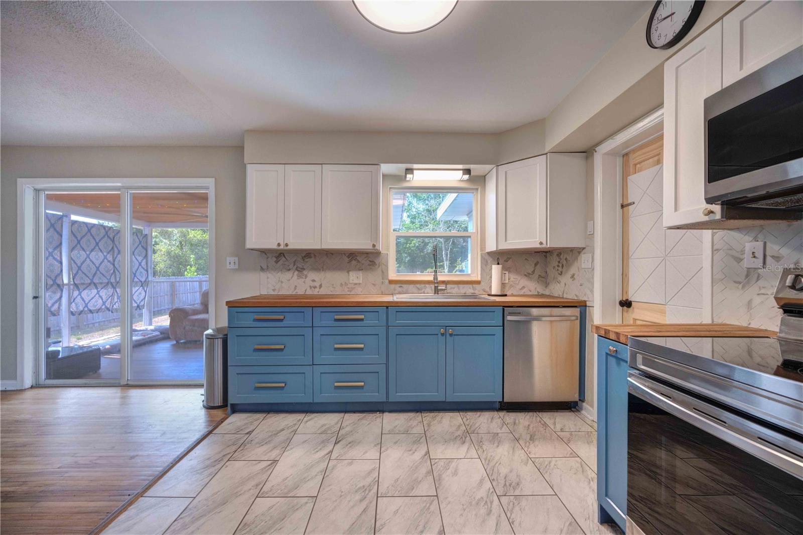 Image 10 of 39 For 738 Lindley Boulevard
