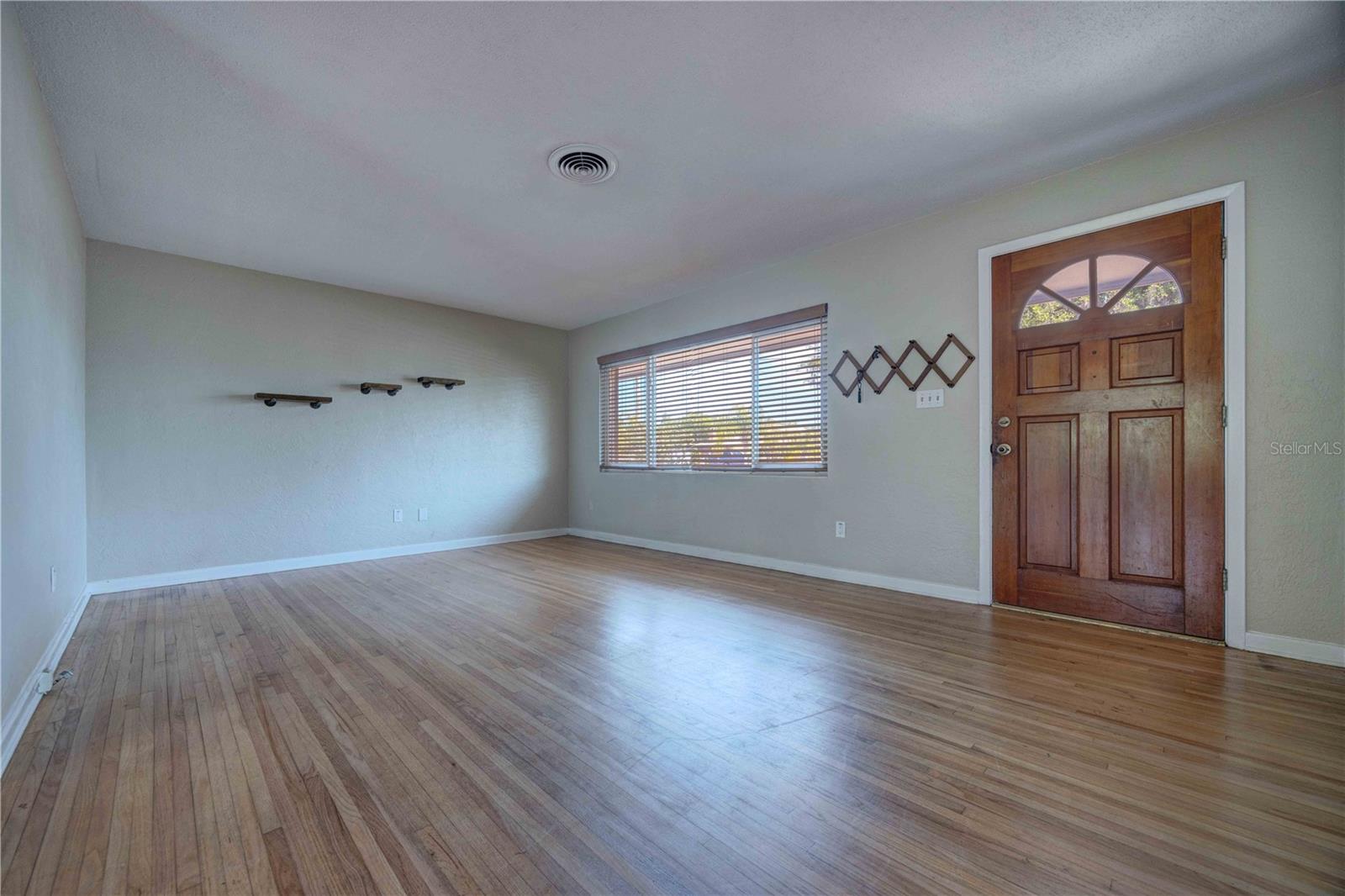 Image 4 of 39 For 738 Lindley Boulevard