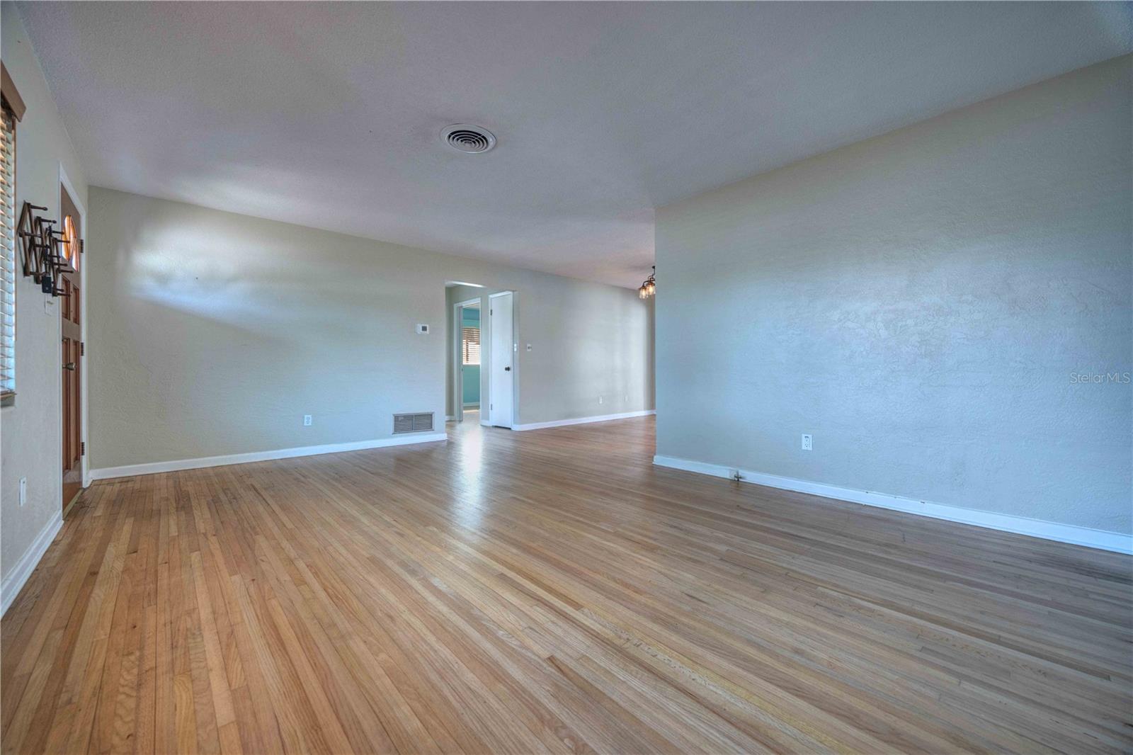 Image 5 of 39 For 738 Lindley Boulevard