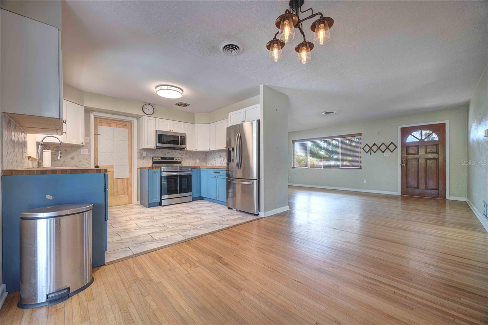 Image 7 of 39 For 738 Lindley Boulevard