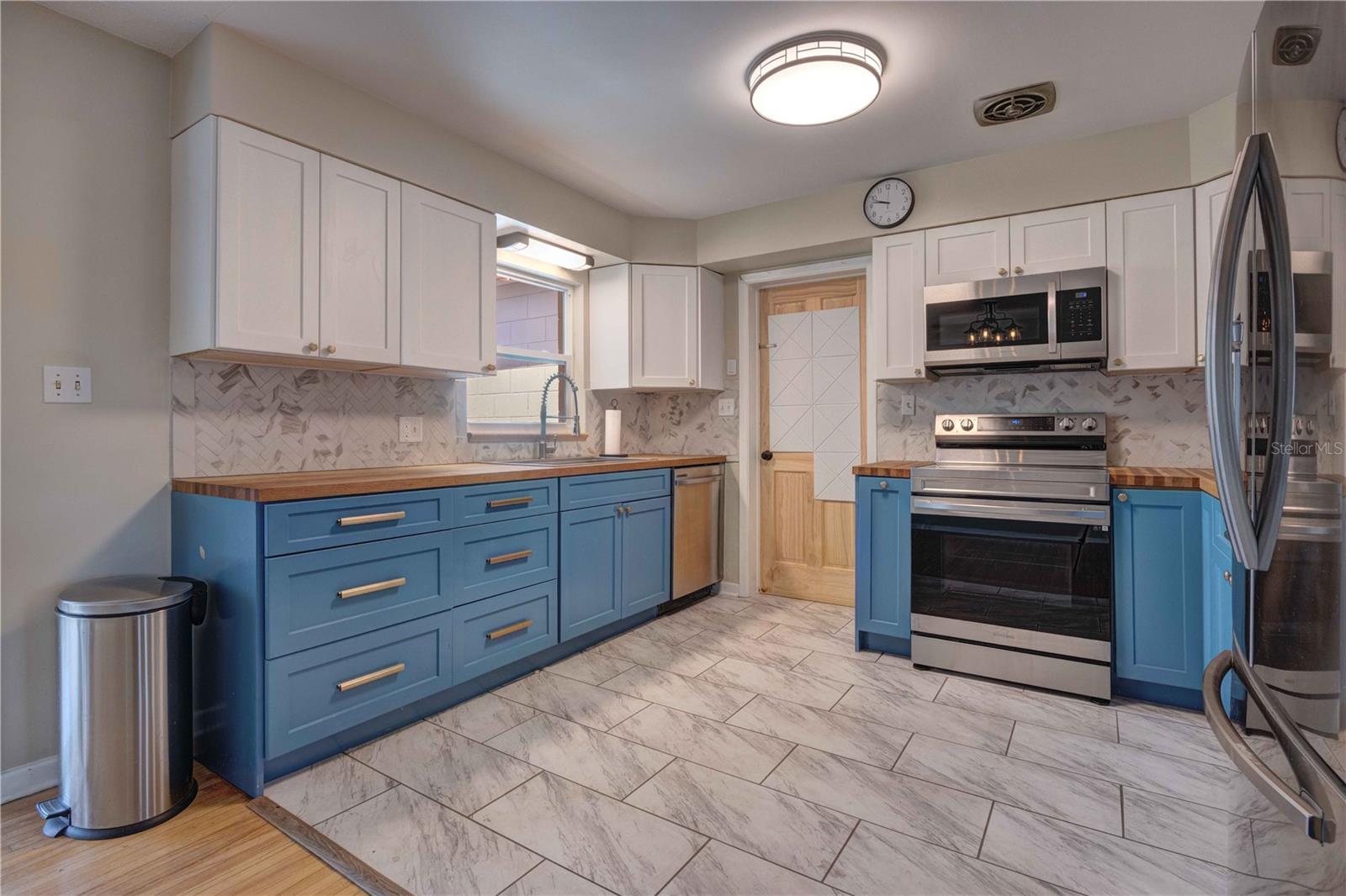 Image 9 of 39 For 738 Lindley Boulevard