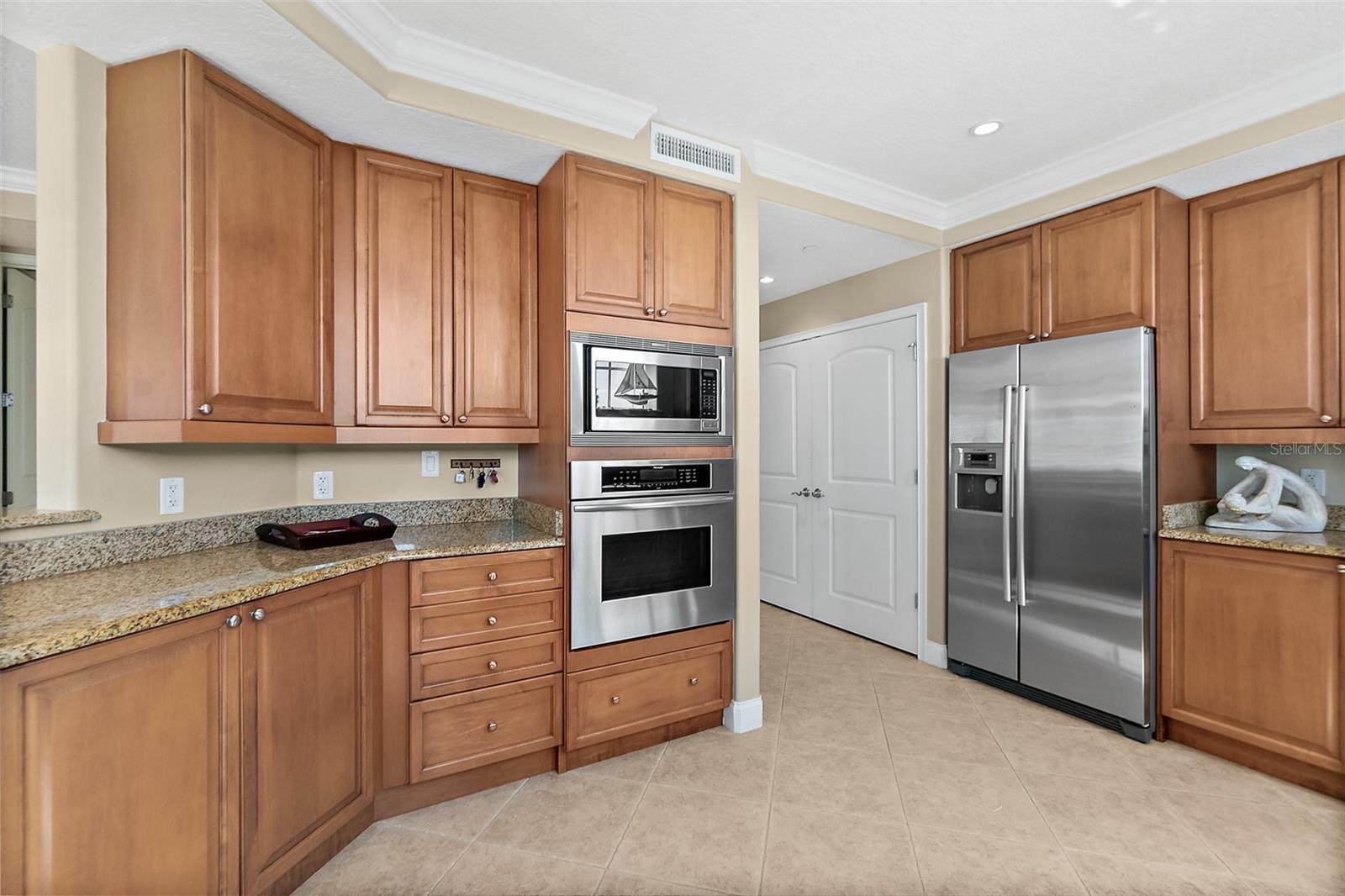 Image 15 of 47 For 2515 Atlantic Avenue 1001