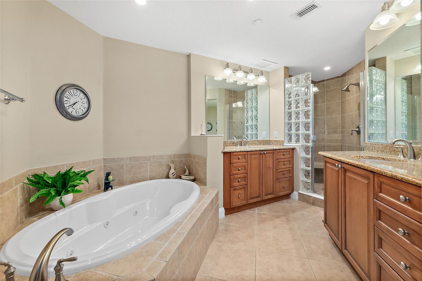 Image 22 of 47 For 2515 Atlantic Avenue 1001
