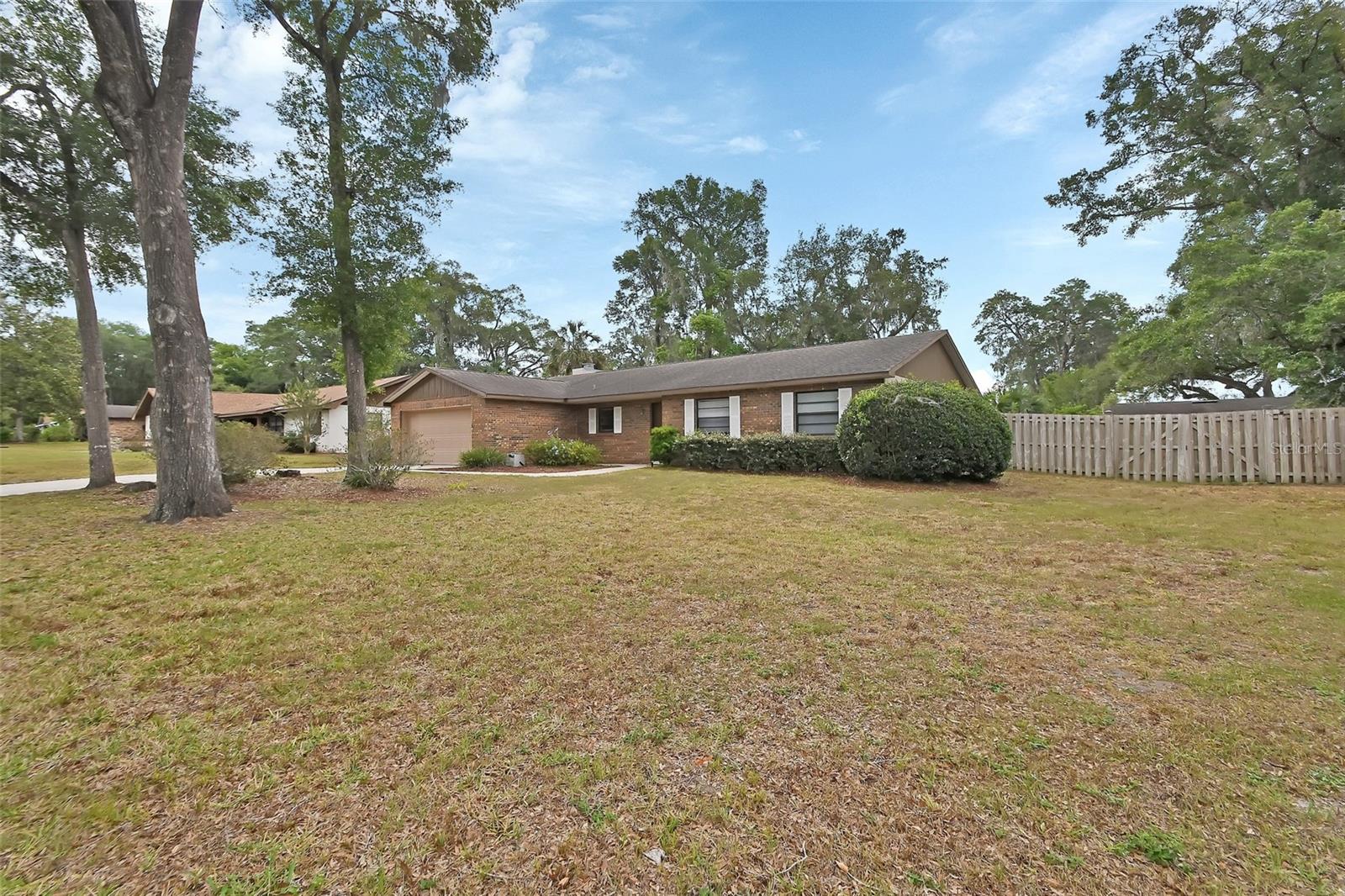 Image 4 of 35 For 1075 Burgoyne Road