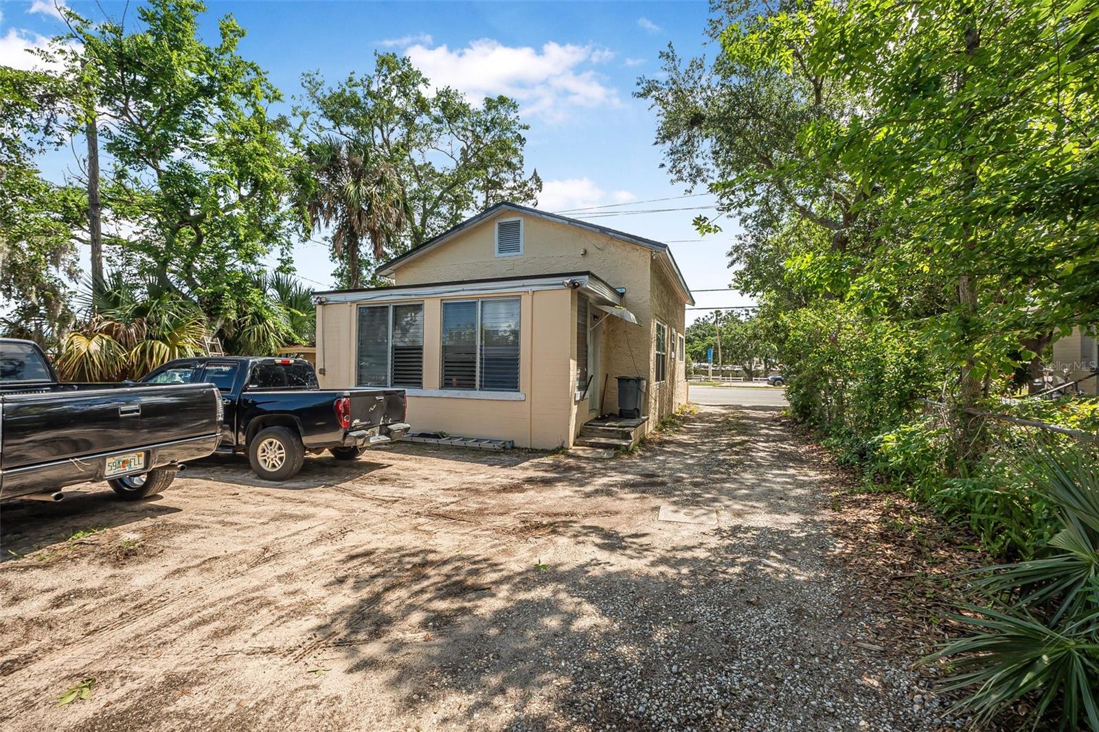 Image 13 of 39 For 5010 Ridgewood Avenue