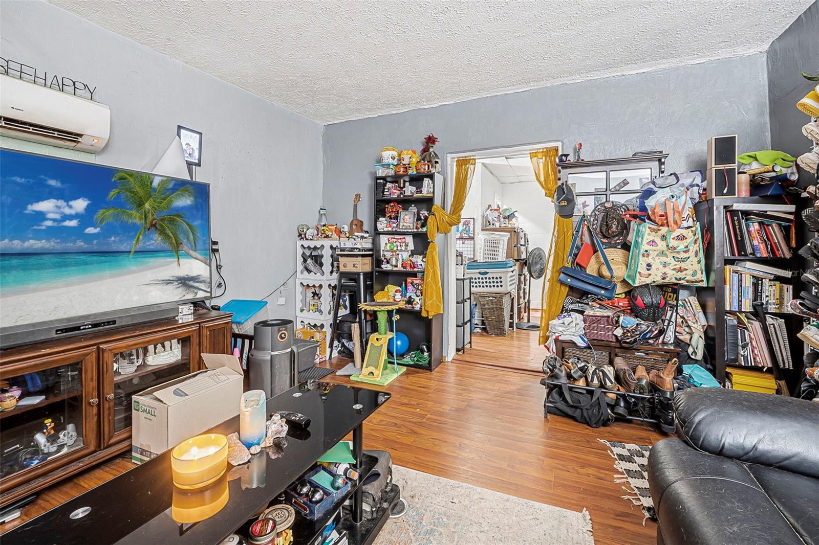 Image 18 of 39 For 5010 Ridgewood Avenue