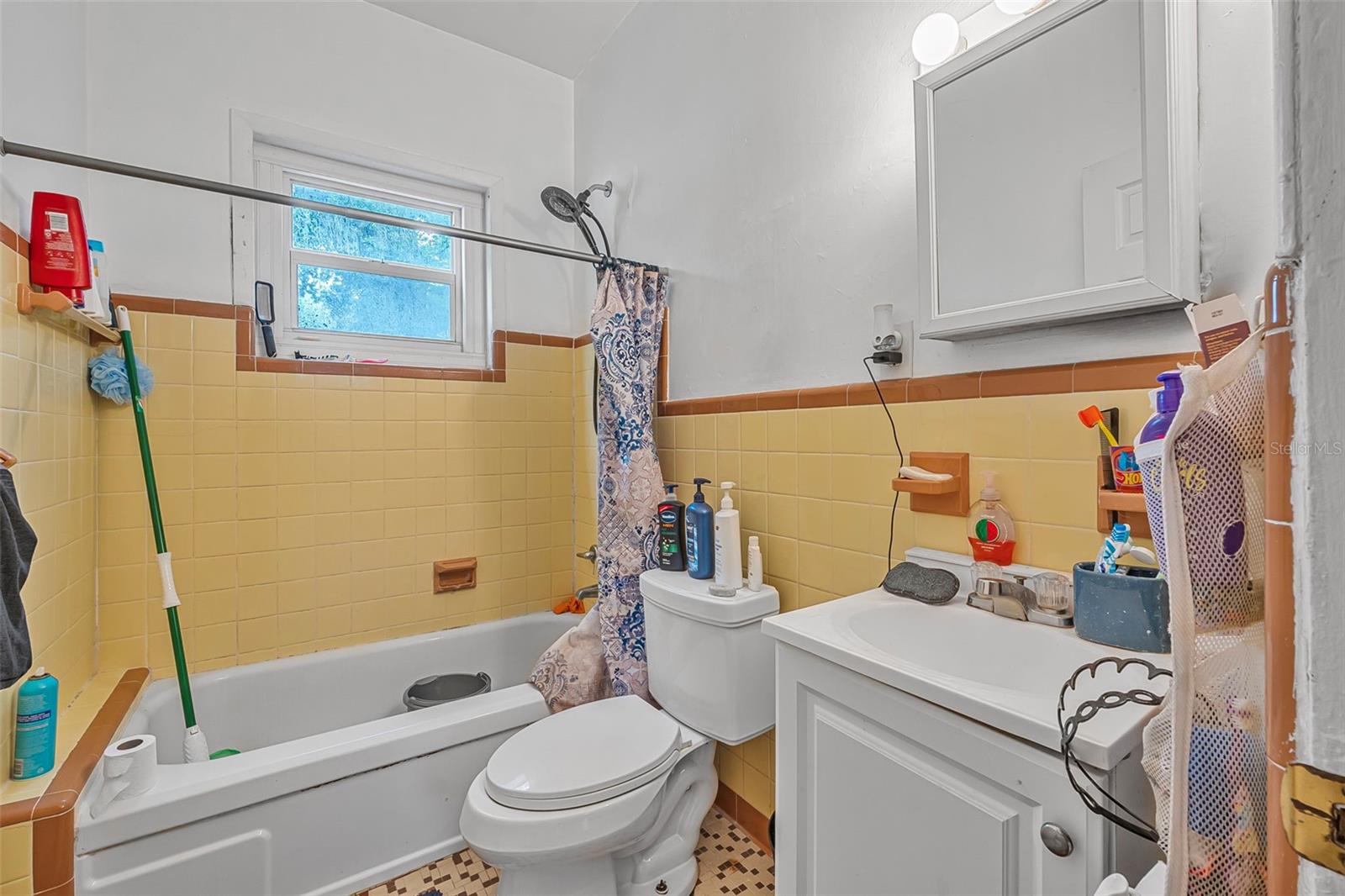 Image 26 of 39 For 5010 Ridgewood Avenue