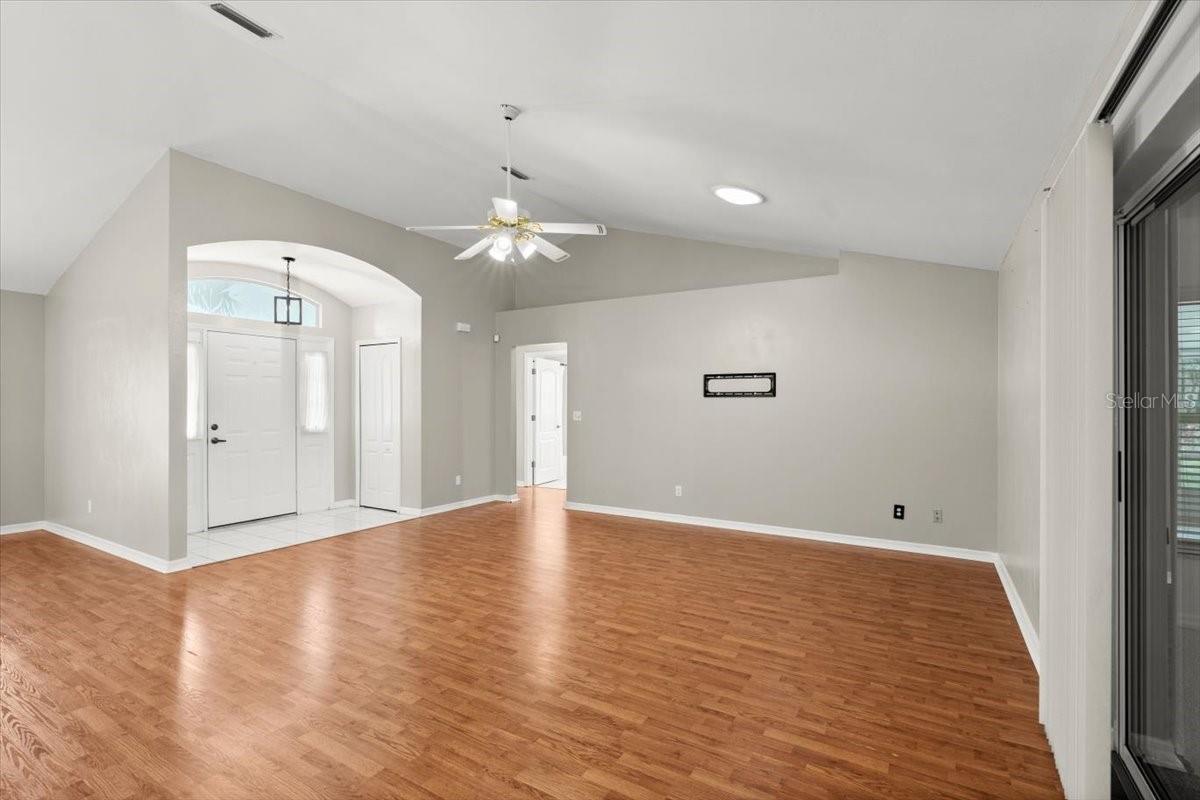Image 7 of 39 For 941 Pizarro Drive
