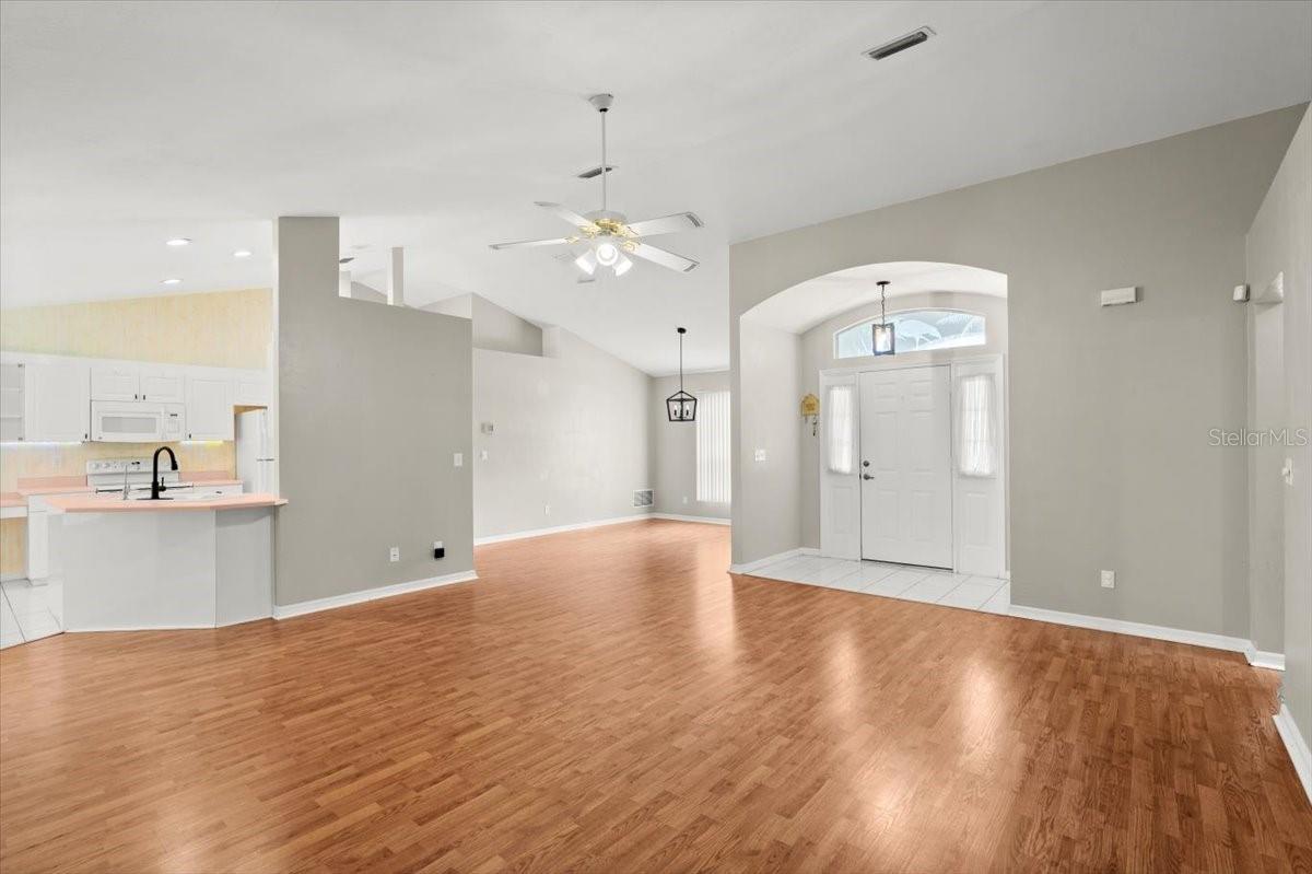 Image 8 of 39 For 941 Pizarro Drive