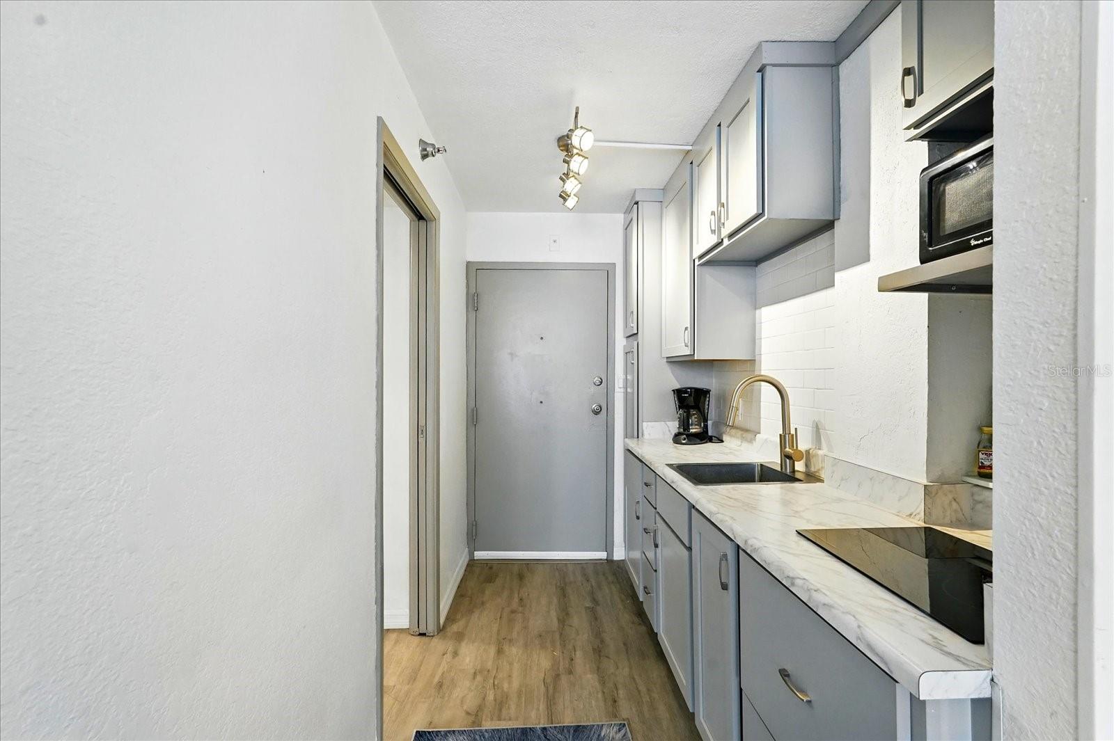 Image 6 of 21 For 2043 Atlantic Avenue 305