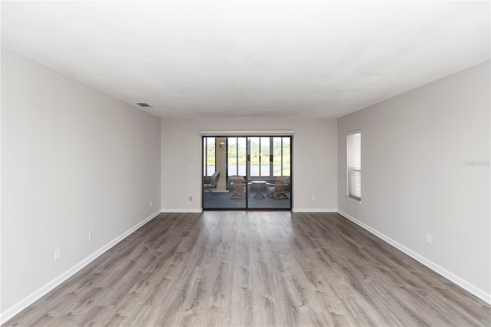 Image 11 of 40 For 576 Belltower Avenue 100