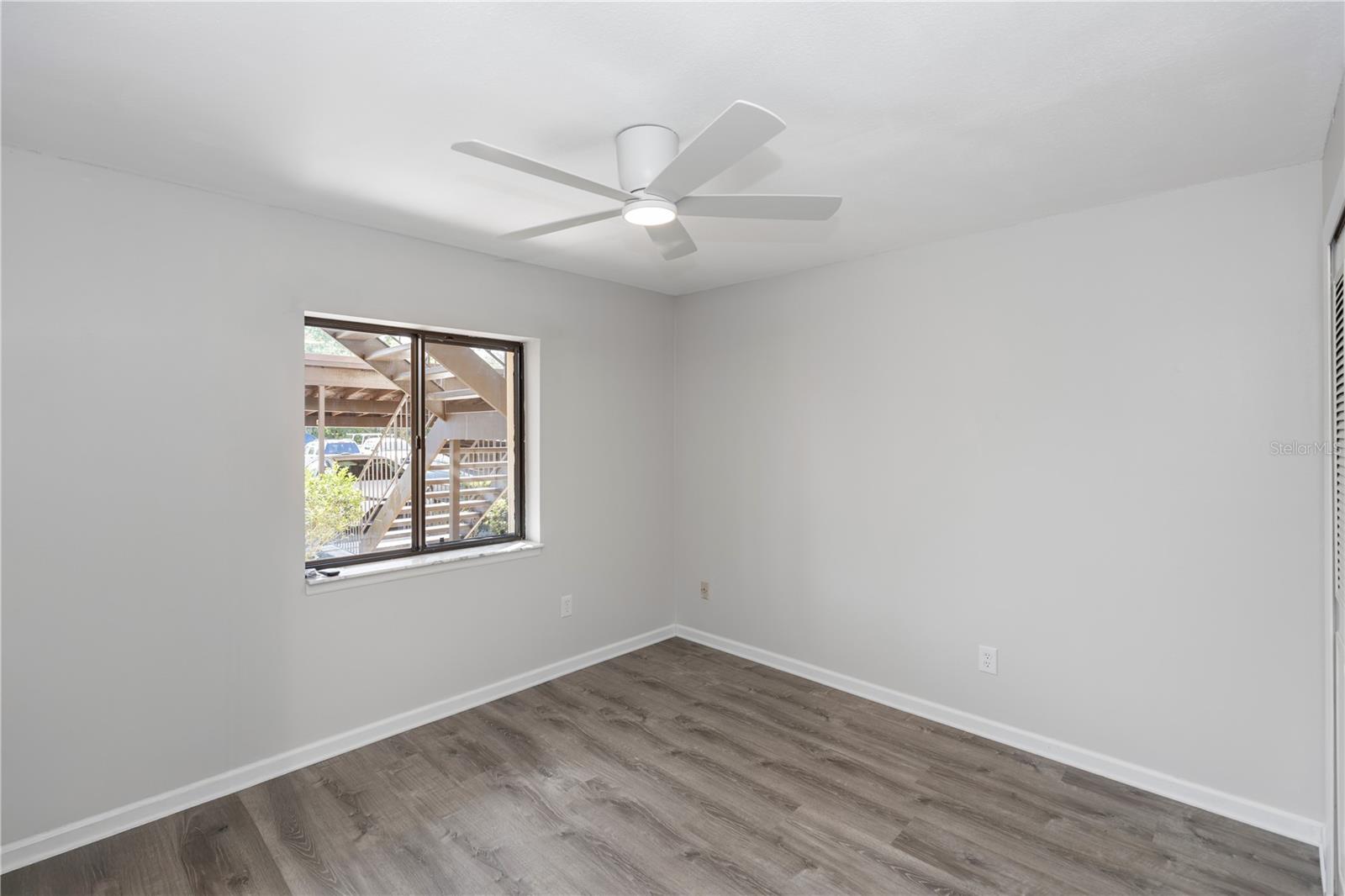 Image 21 of 40 For 576 Belltower Avenue 100