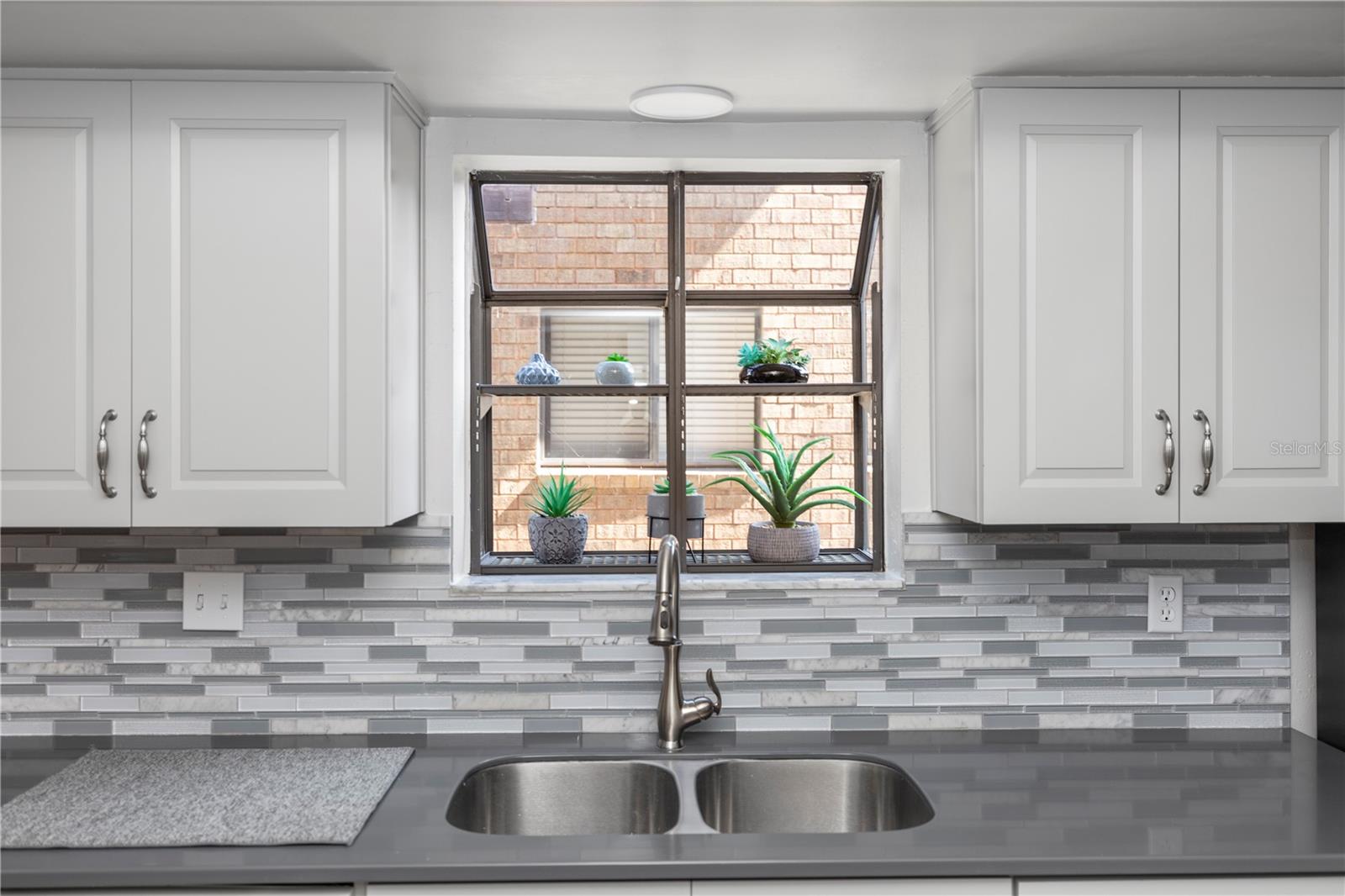 Image 8 of 40 For 576 Belltower Avenue 100