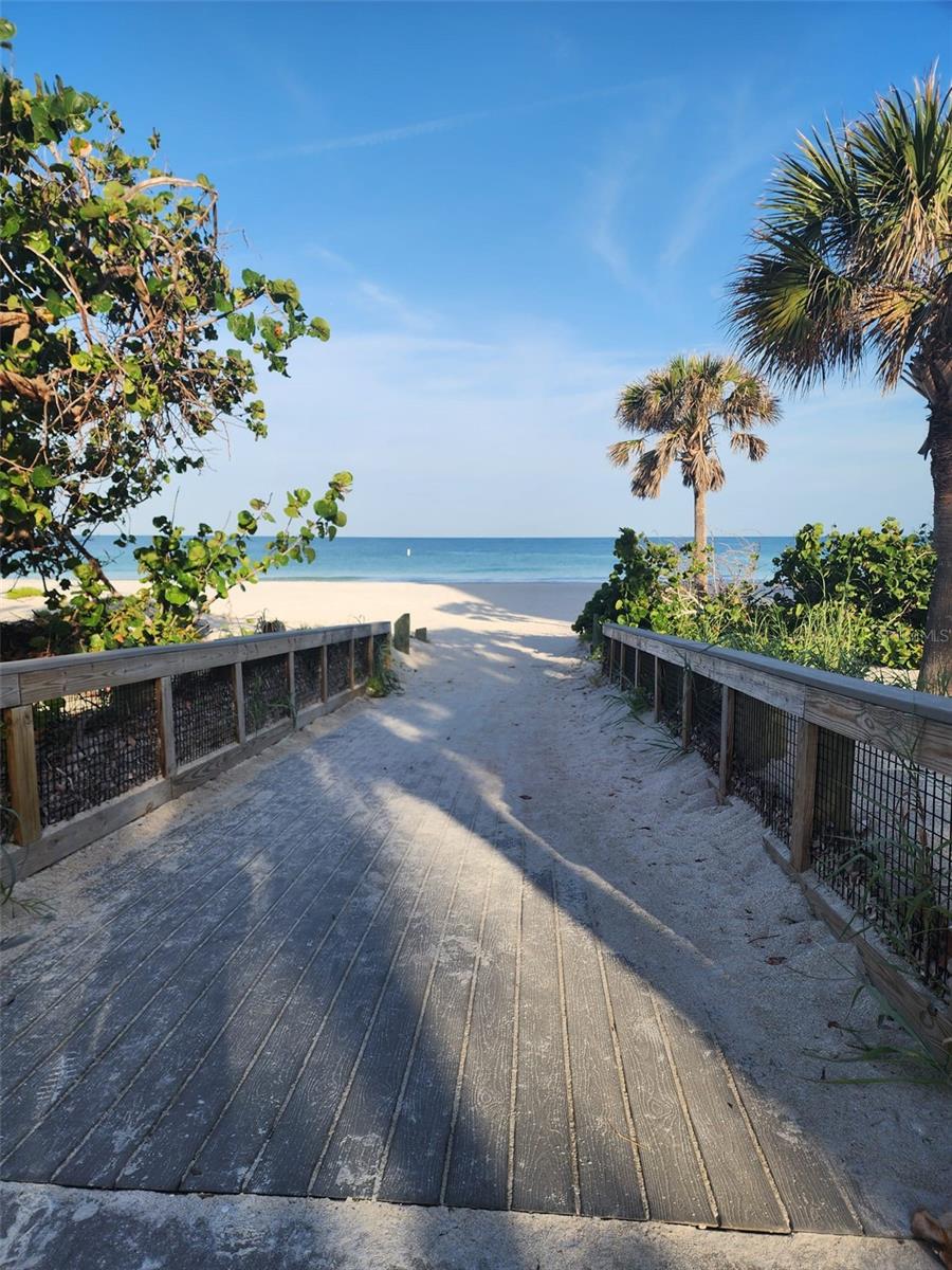 Listing photo id 11 for 900 Harbour House Drive
