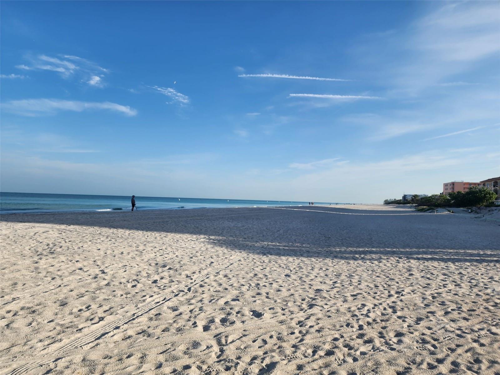 Listing photo id 12 for 900 Harbour House Drive