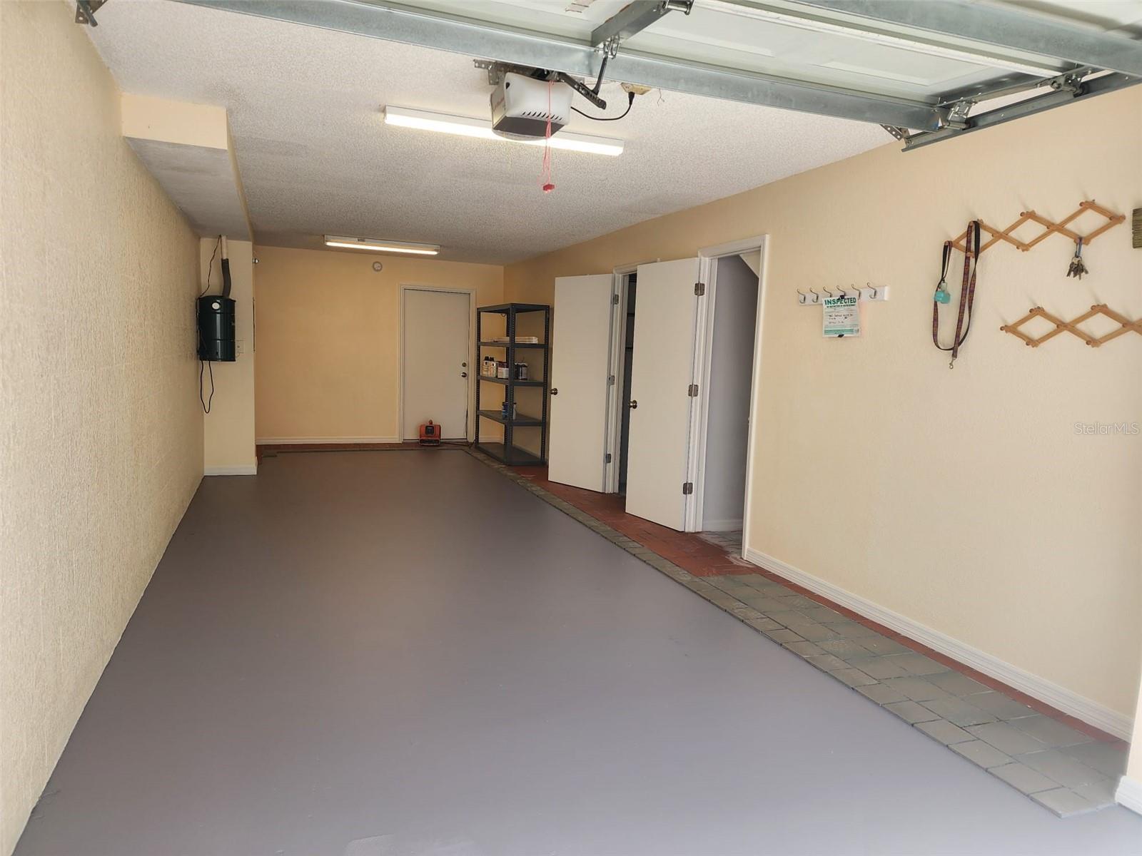 Listing photo id 13 for 900 Harbour House Drive
