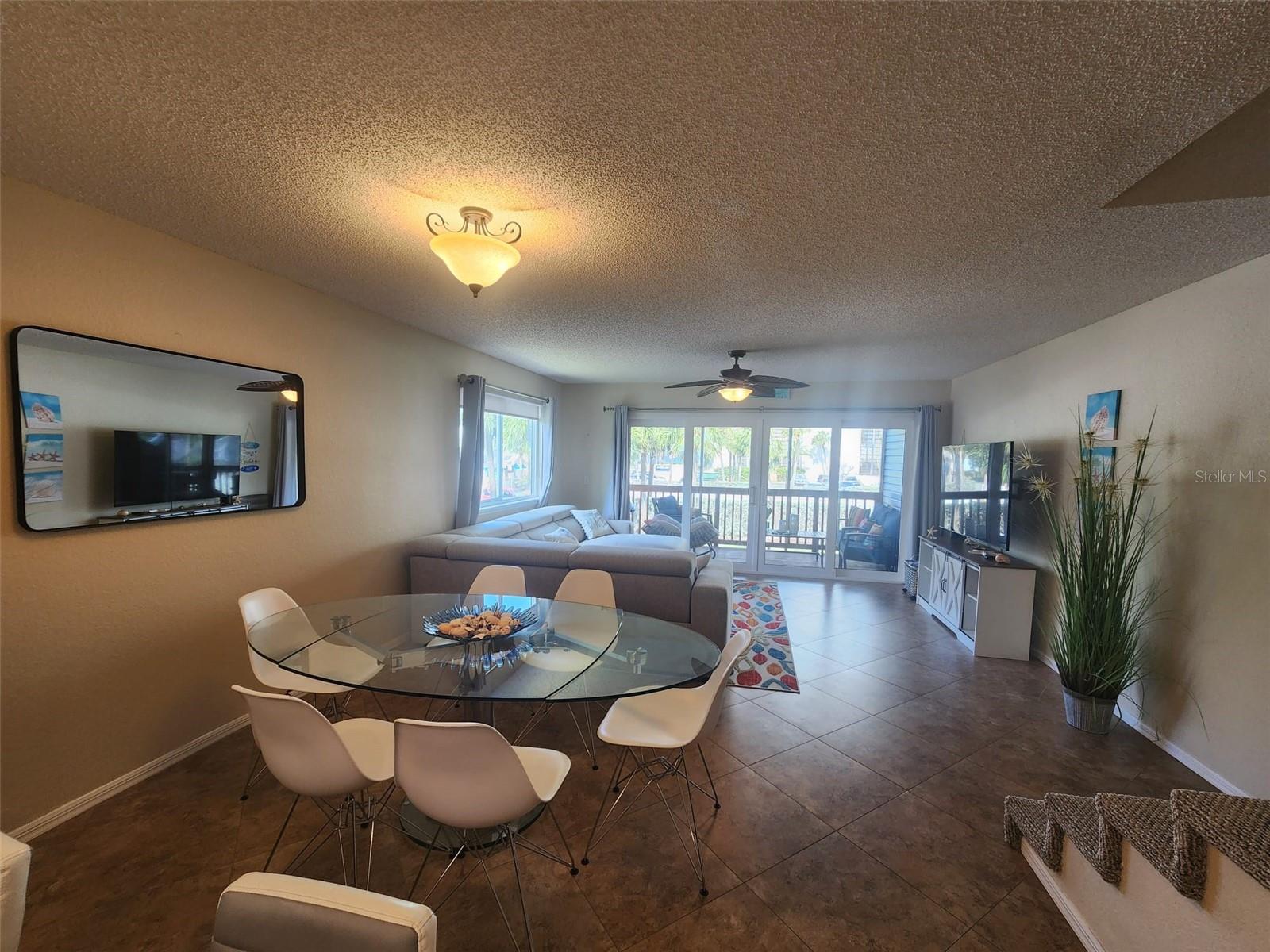 Listing photo id 15 for 900 Harbour House Drive