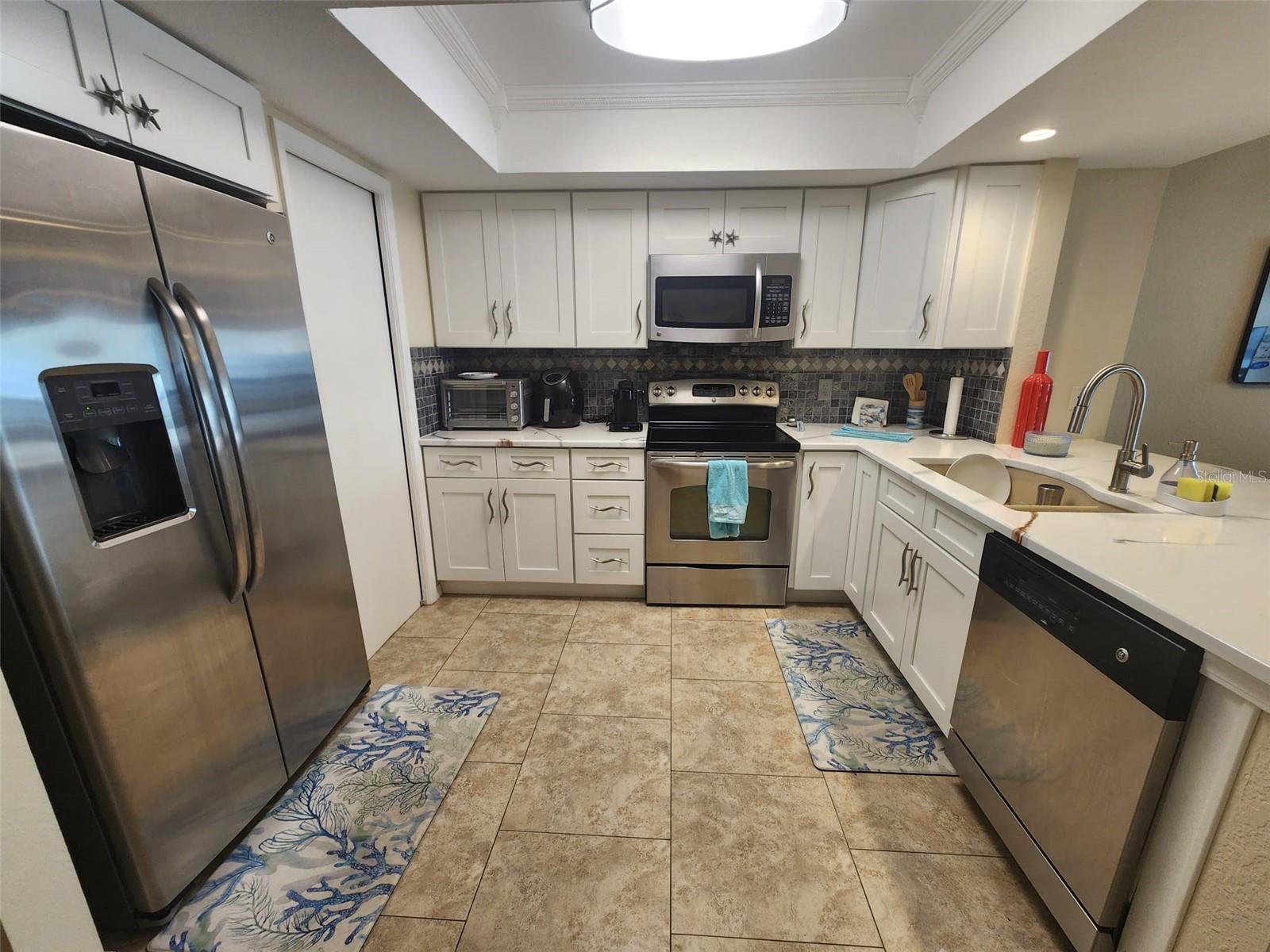 Listing photo id 17 for 900 Harbour House Drive