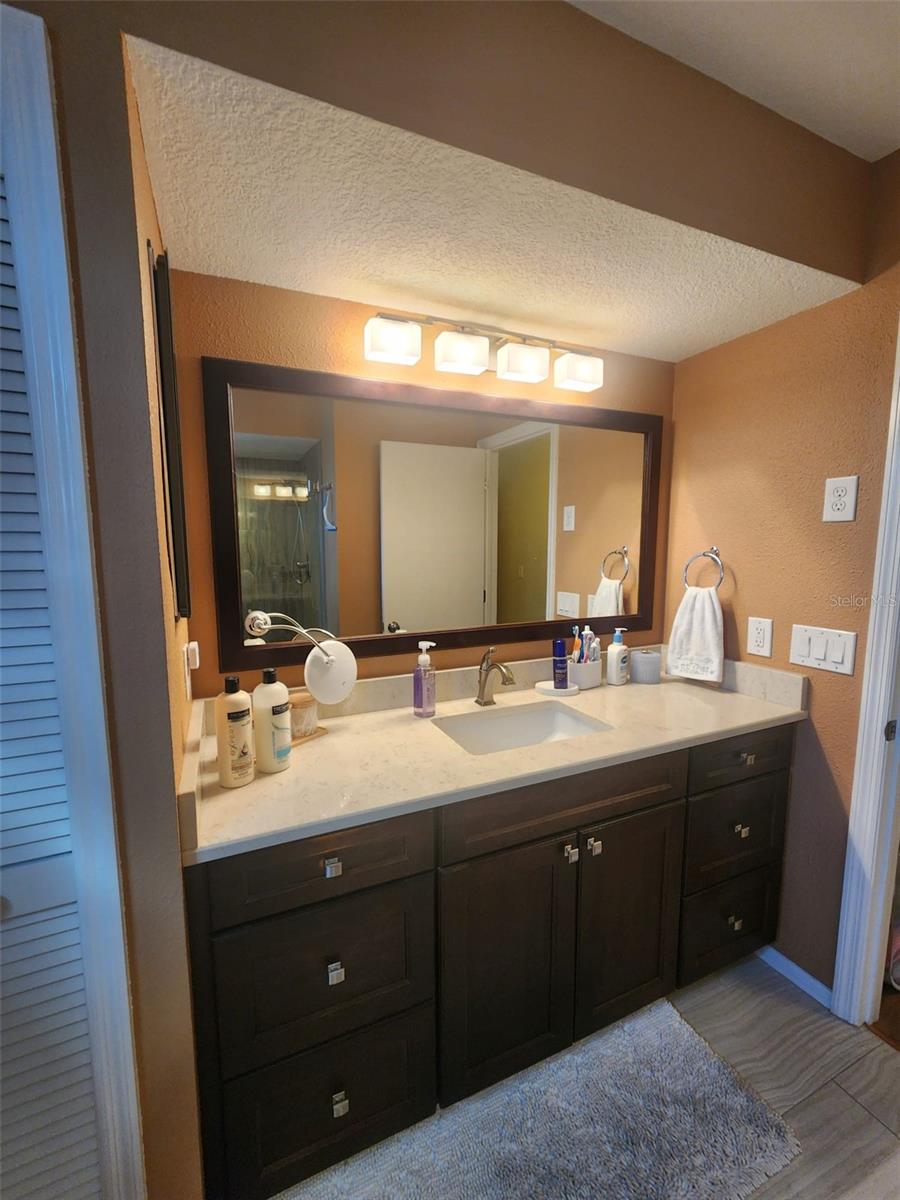 Listing photo id 21 for 900 Harbour House Drive