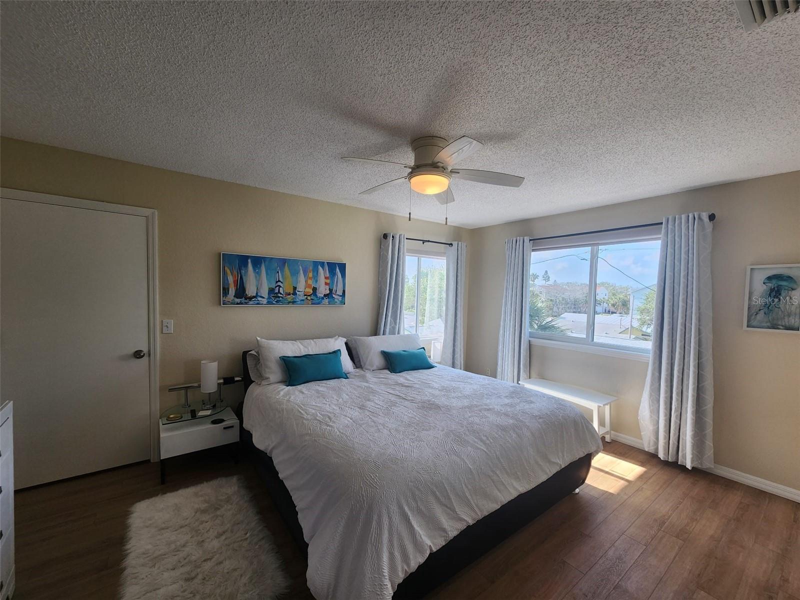 Listing photo id 29 for 900 Harbour House Drive