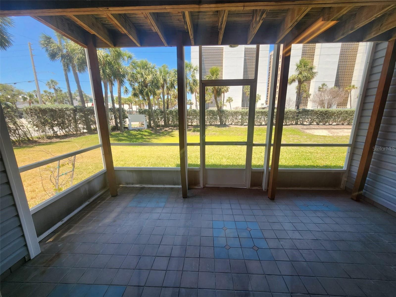 Listing photo id 37 for 900 Harbour House Drive