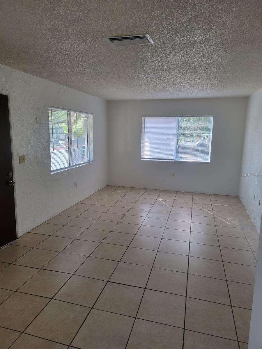 Image 4 of 22 For 1216 Kennedy Road 2