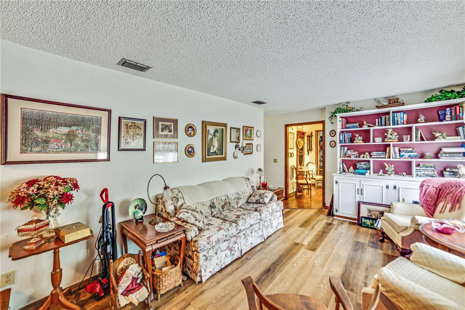 Image 10 of 47 For 2704 Burgoyne Place