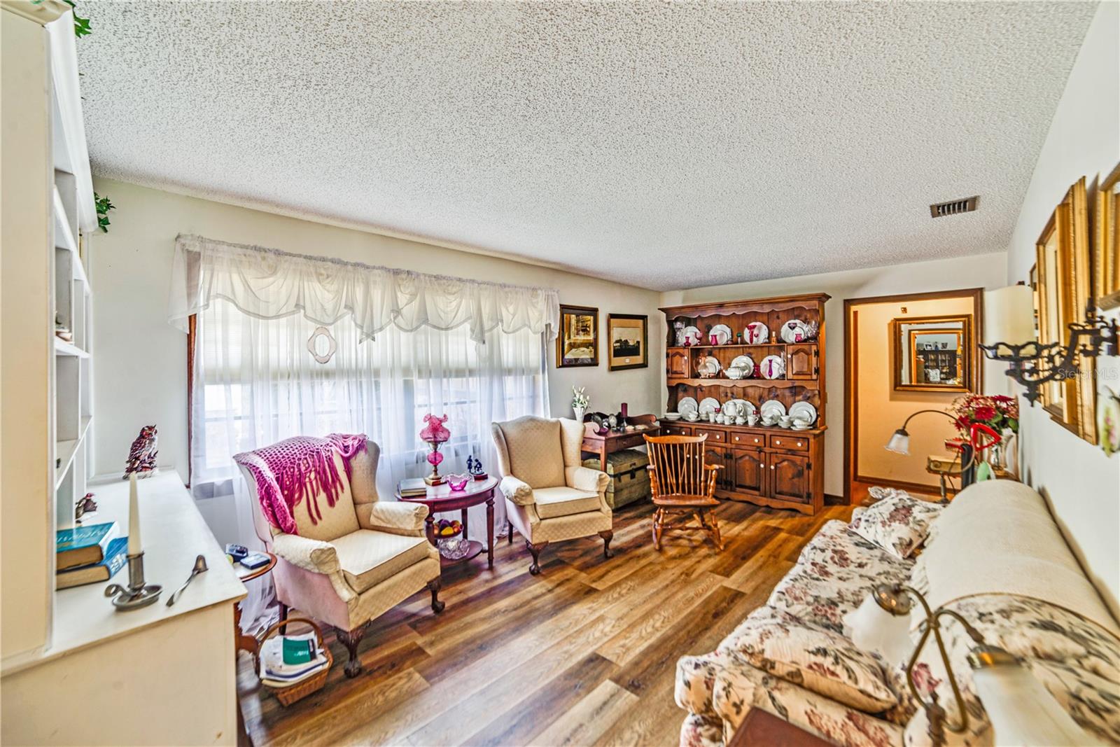 Image 9 of 47 For 2704 Burgoyne Place