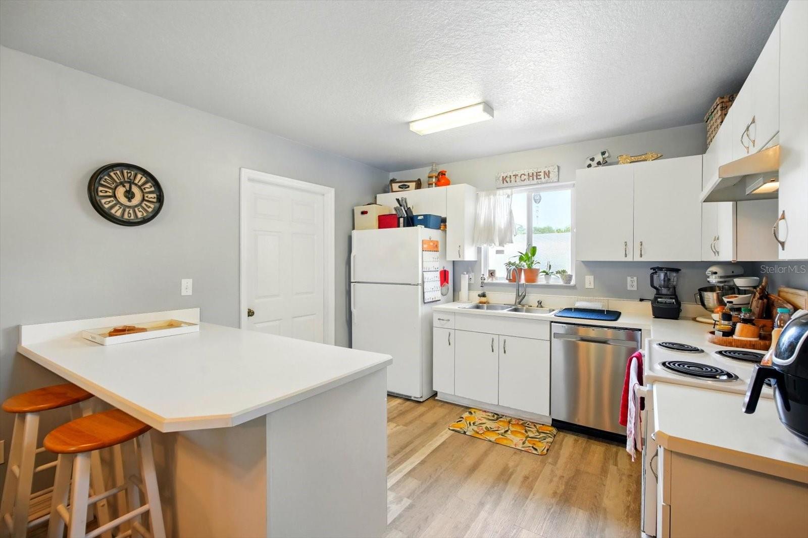 Image 7 of 29 For 791 6th Street