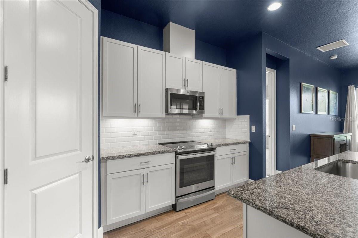 Image 32 of 42 For 6212 Fallsgrove Lane