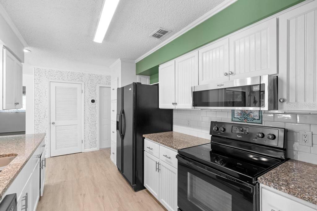 Image 10 of 47 For 990 French Avenue