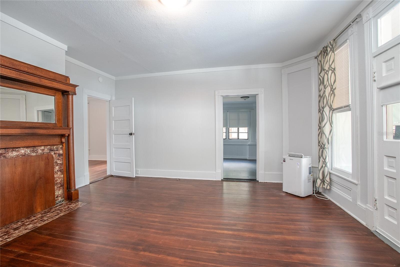 Image 4 of 8 For 330 Woodland Boulevard 1