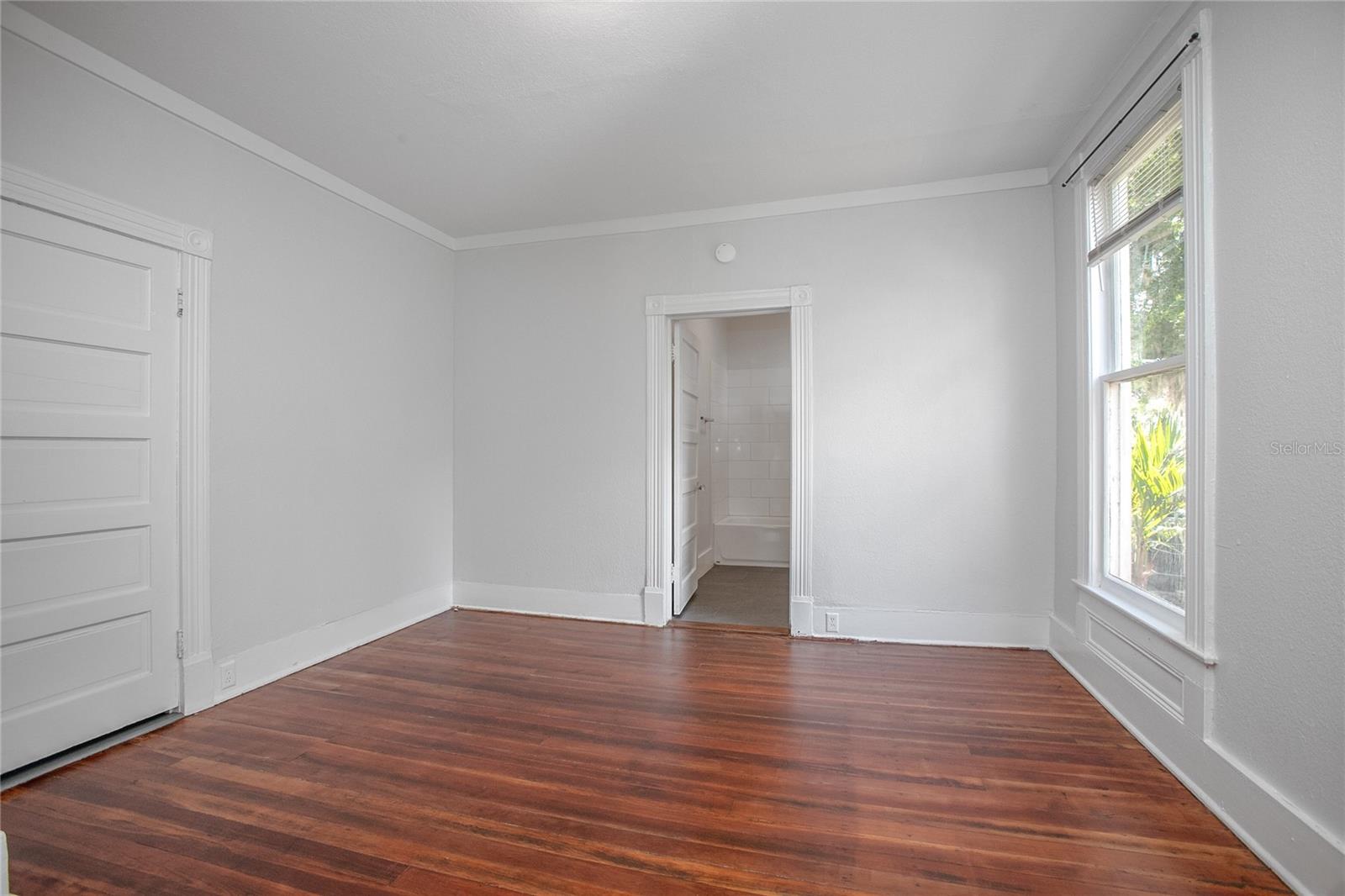 Image 6 of 8 For 330 Woodland Boulevard 1