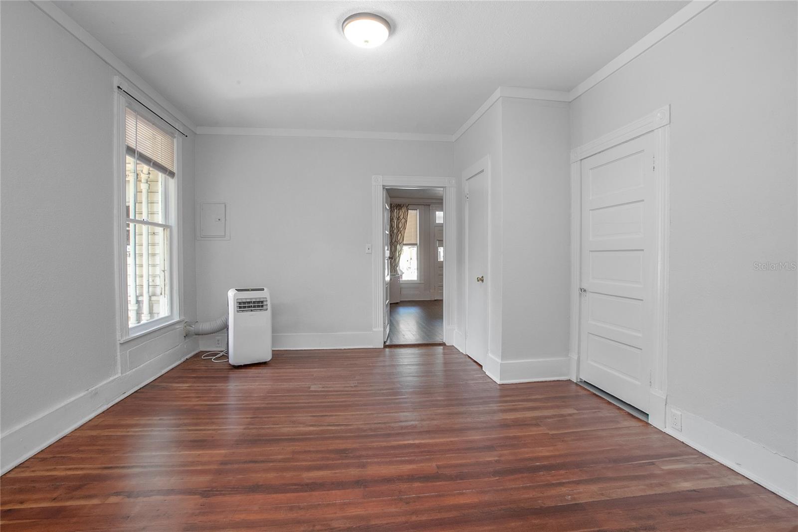 Image 7 of 8 For 330 Woodland Boulevard 1