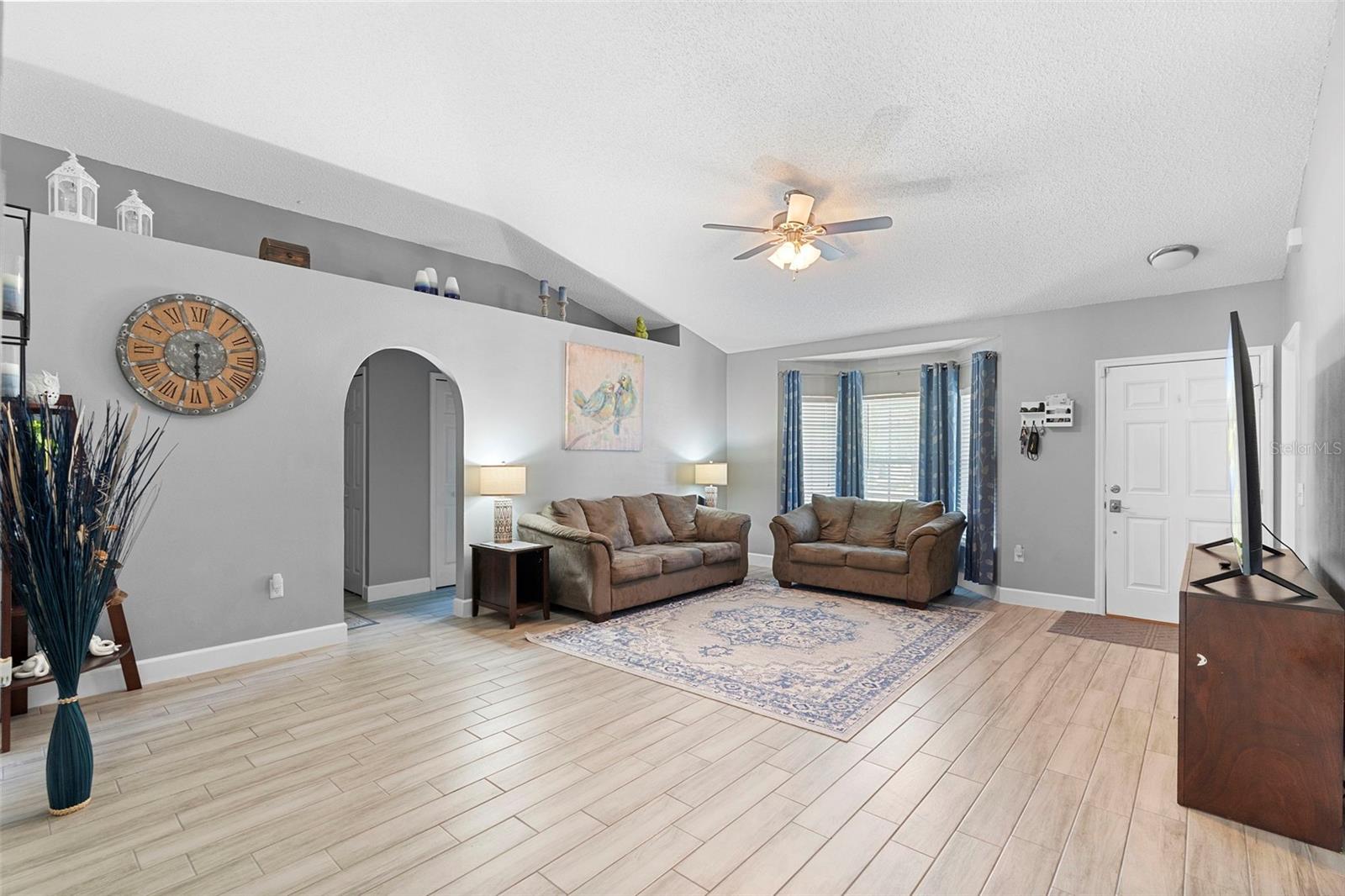 Image 4 of 21 For 2110 3rd Avenue