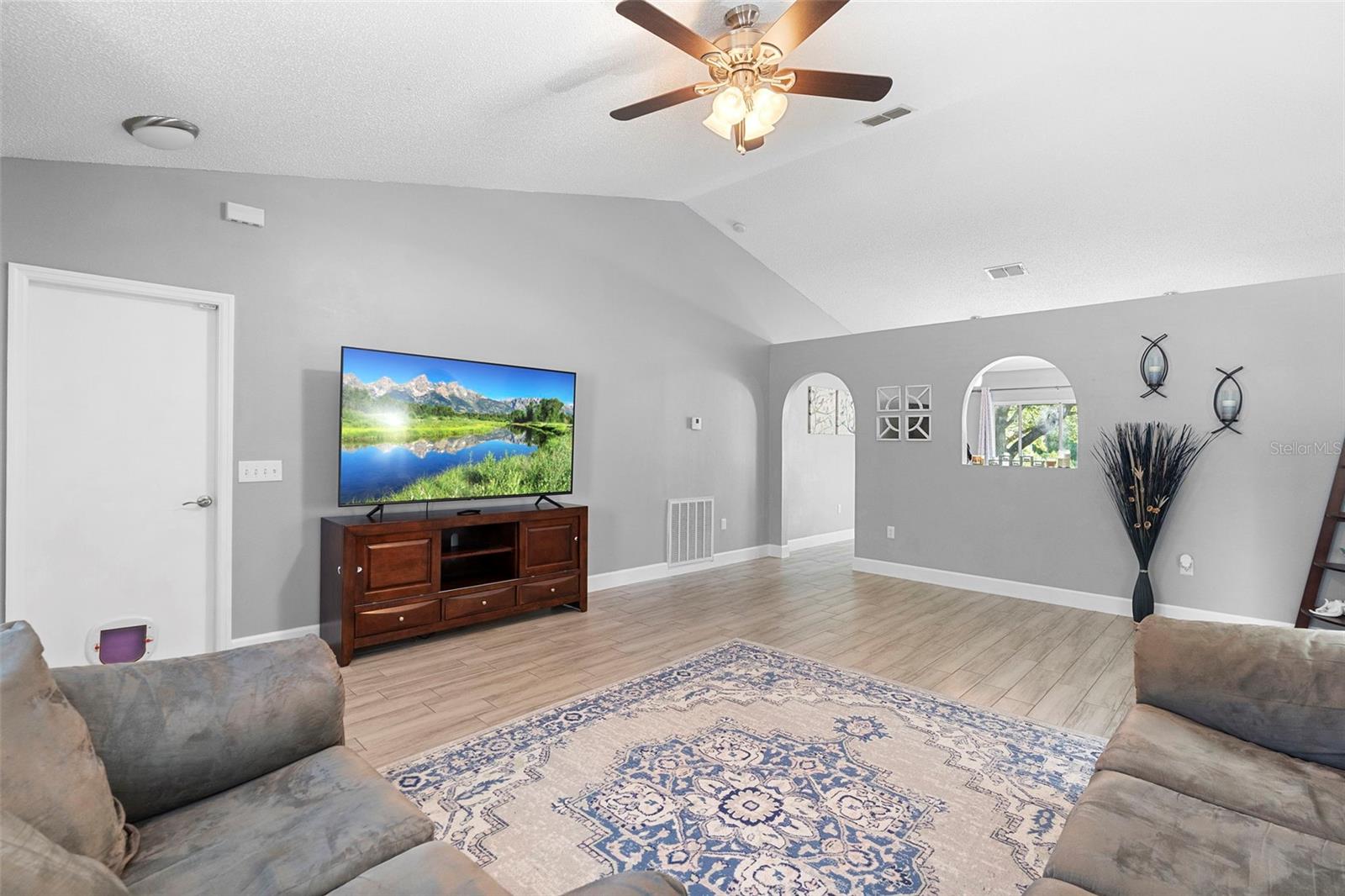 Image 7 of 21 For 2110 3rd Avenue