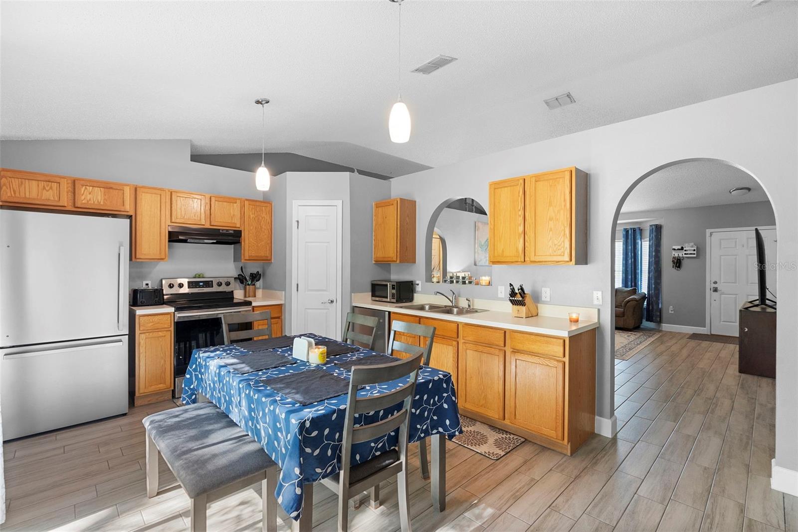 Image 8 of 21 For 2110 3rd Avenue